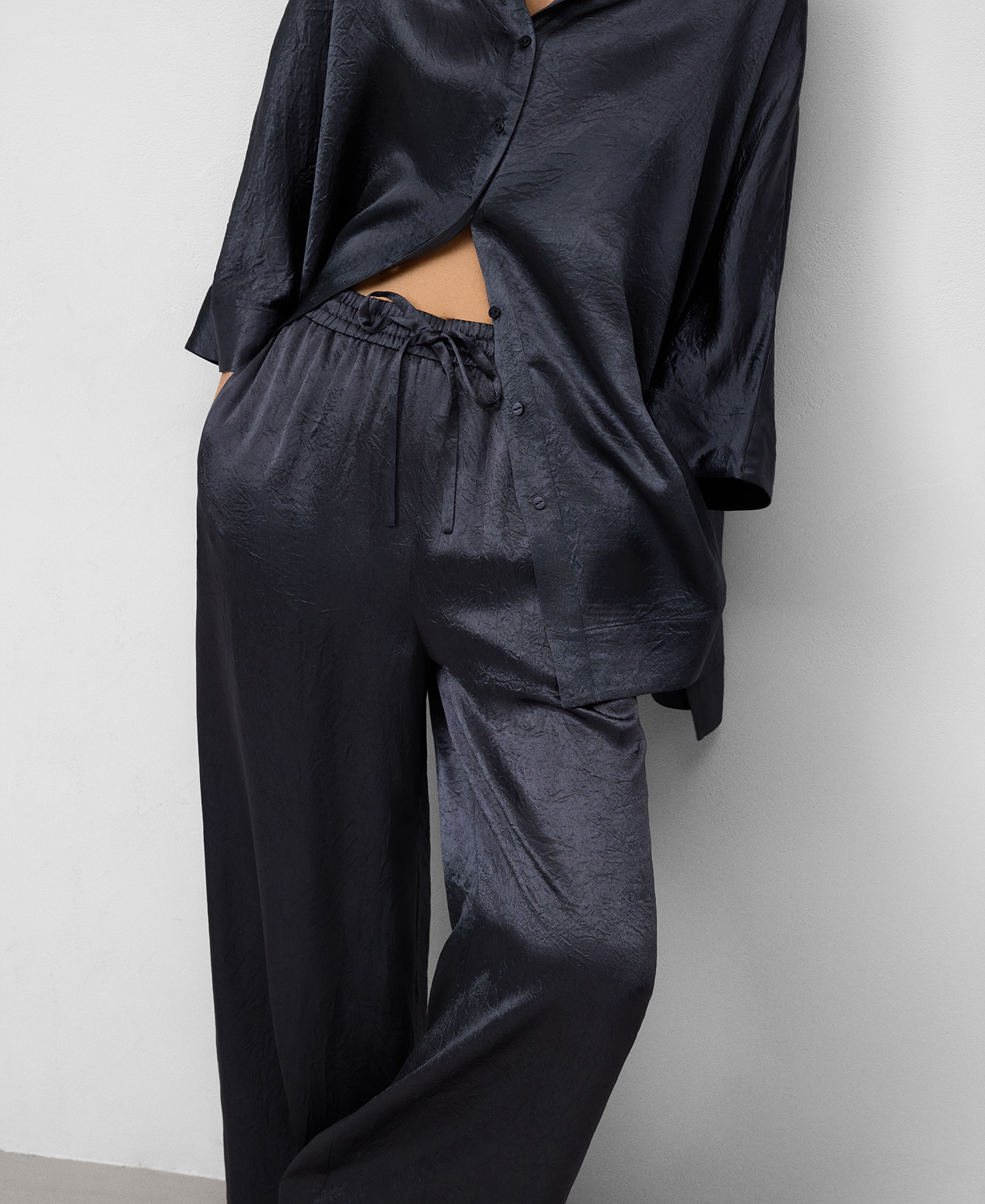 Satin pyjama trousers woman image number 3