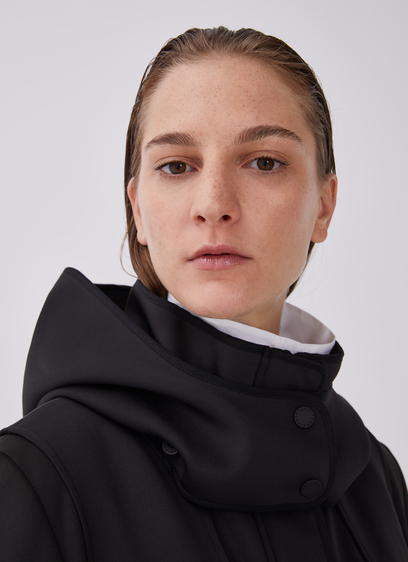 Parka impermeable con capucha image number 3