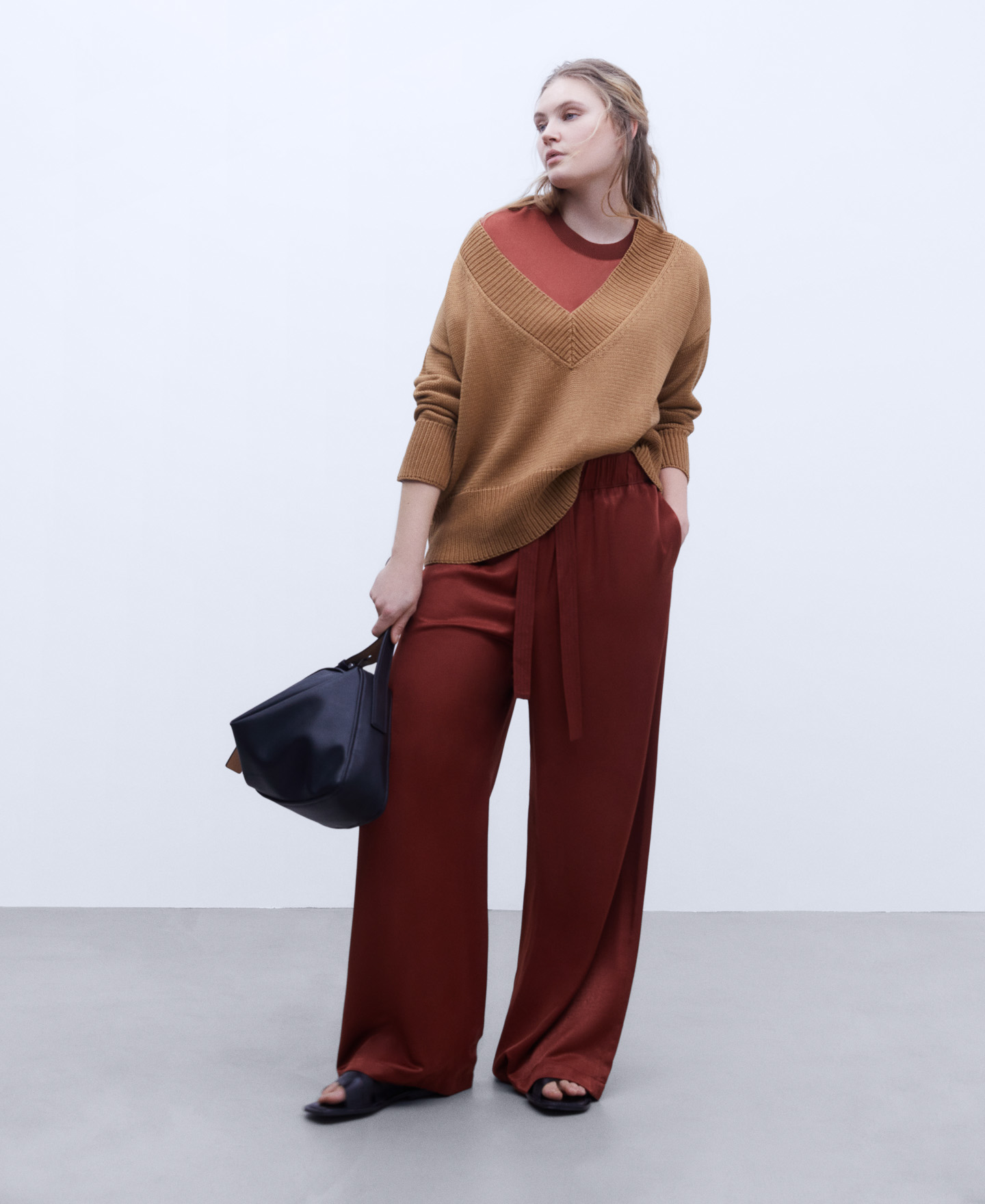 V-neckline knitted sweater image number 1