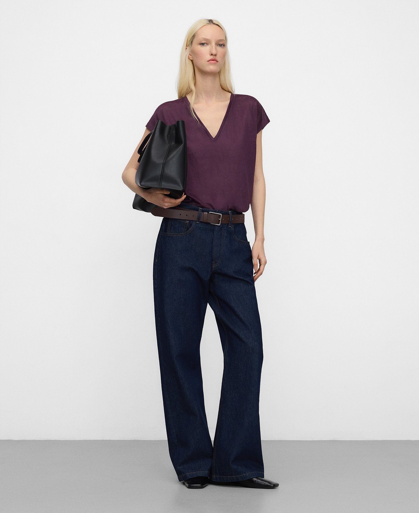 European linen V-neck straight T-shirt image number 1