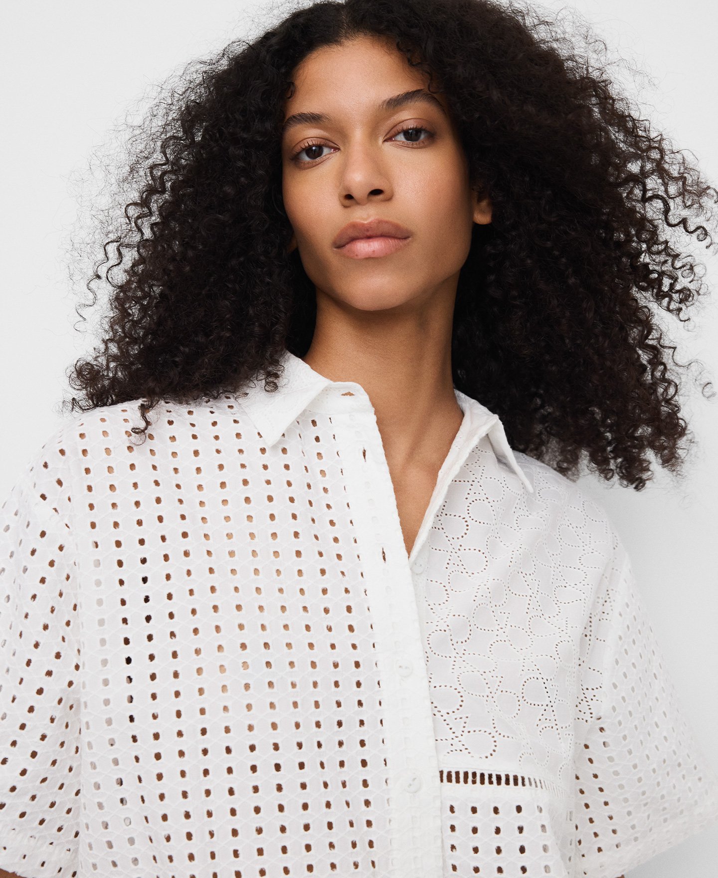 Camisa recta bordado ingl&eacute;s popel&iacute;n image number 3