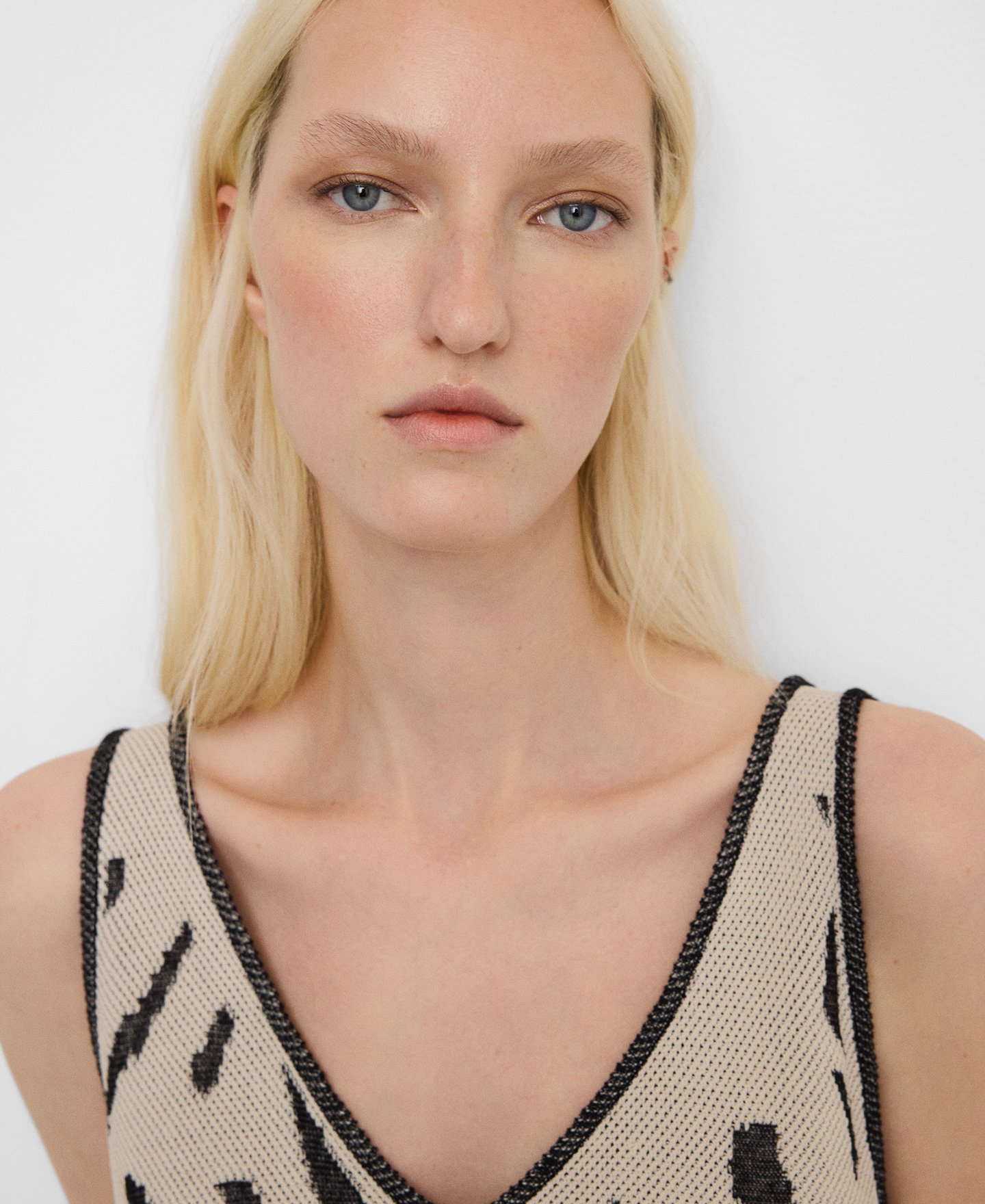 Jacquard knit animal print dress image number 3