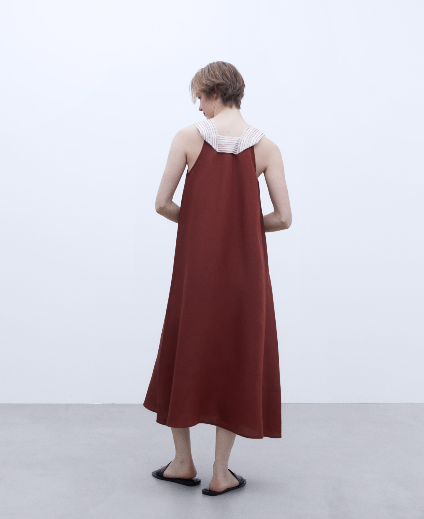 Vestido largo con tirantes a detalle image number 2
