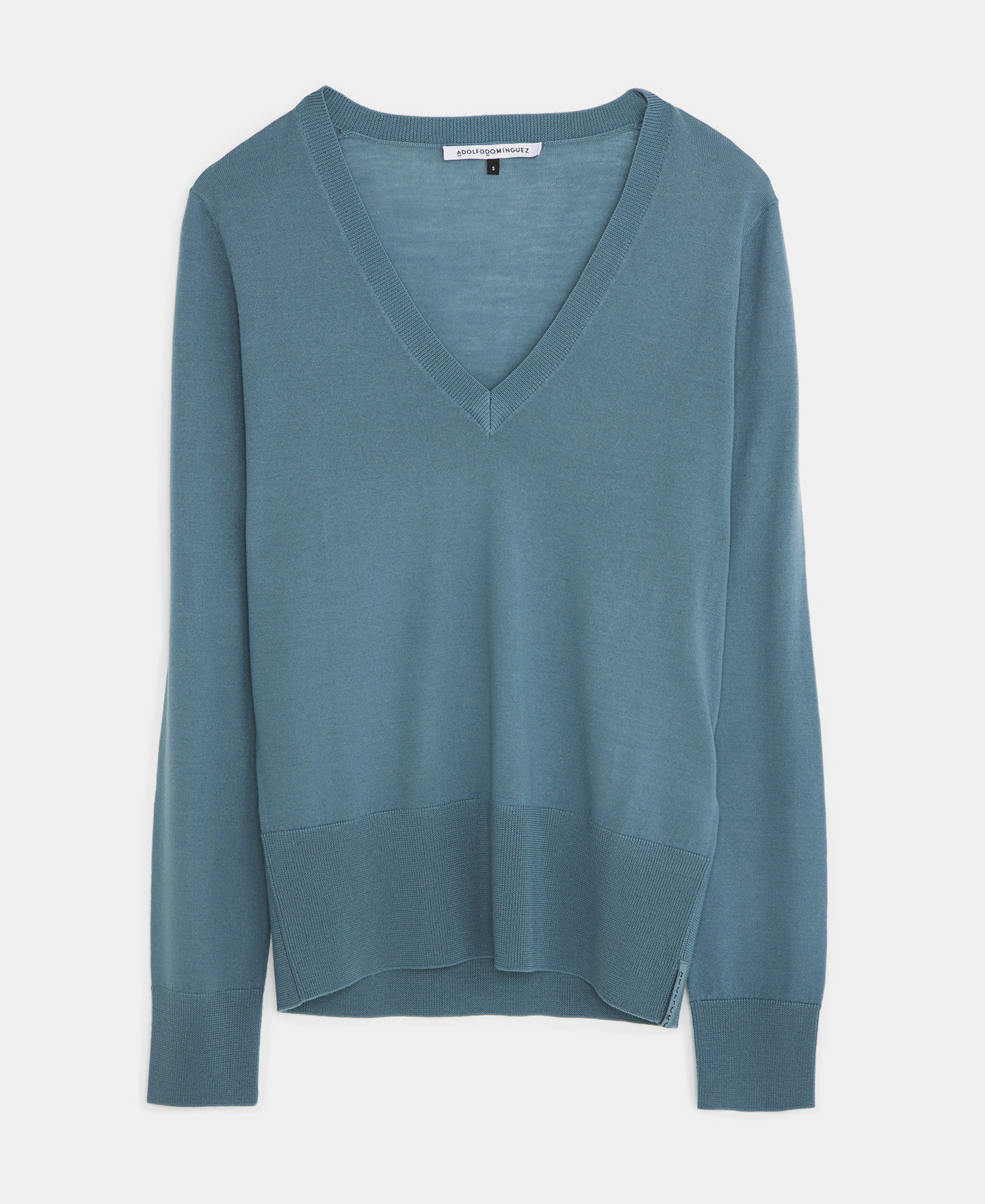 V-neck sweater in merino wool image number 4