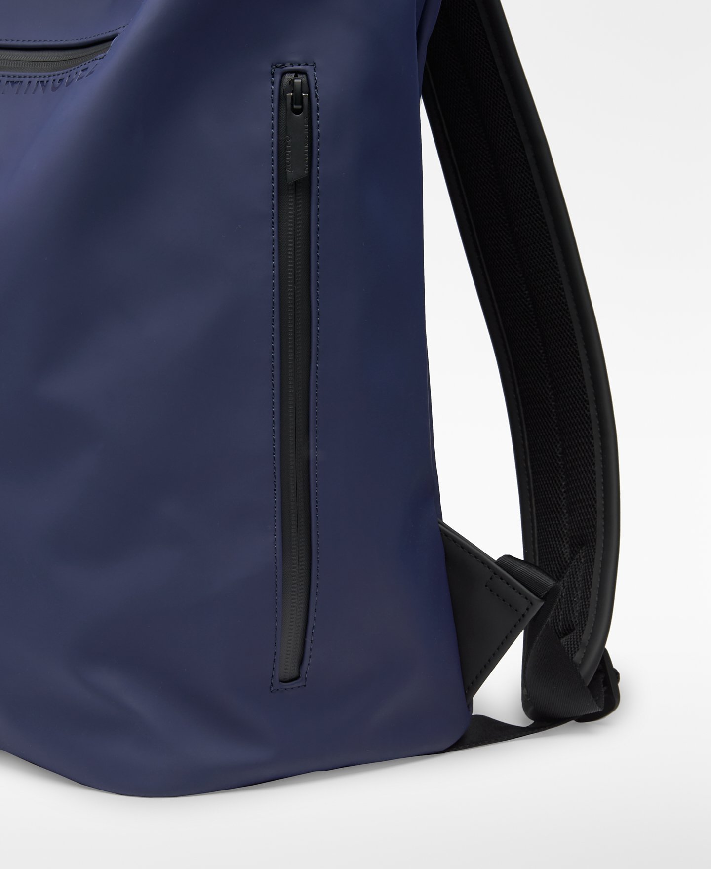 Mochila rectangular azul marino hombre image number 2