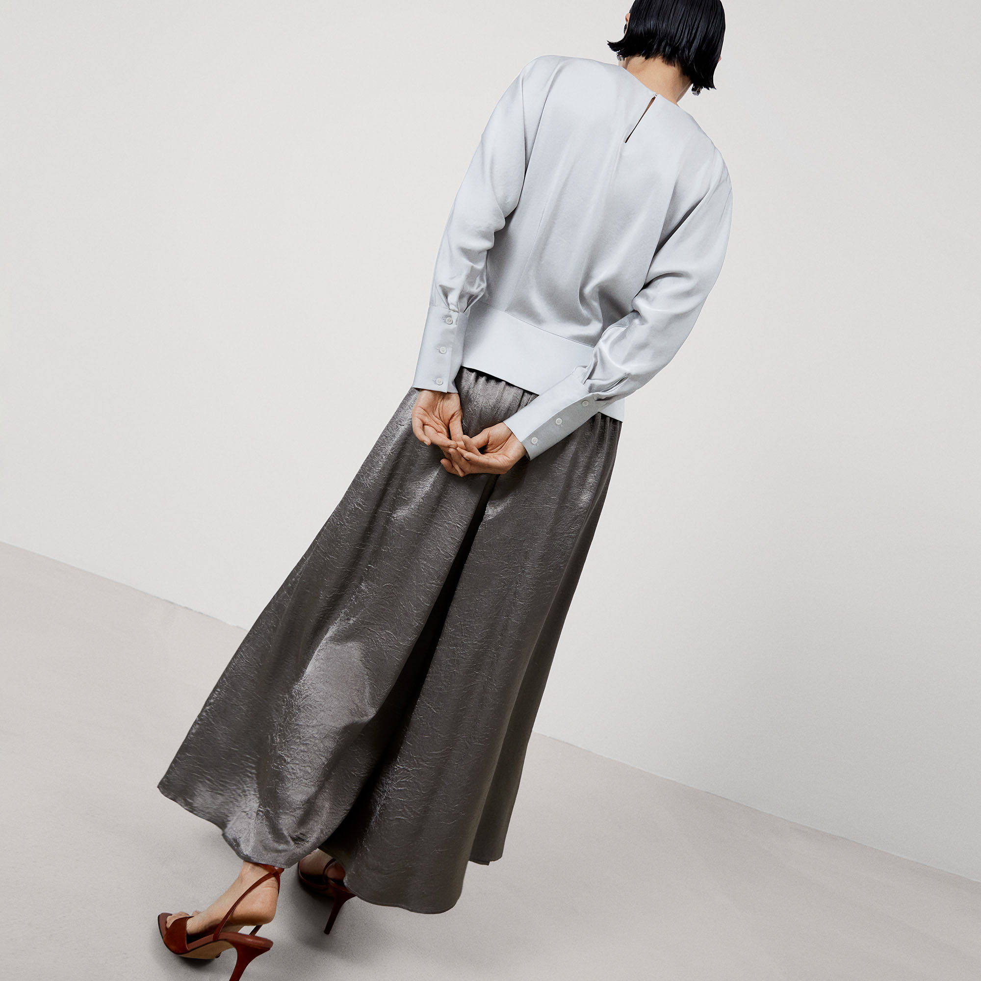 Ruffled collar and Japanese sleeve shirt image number 2