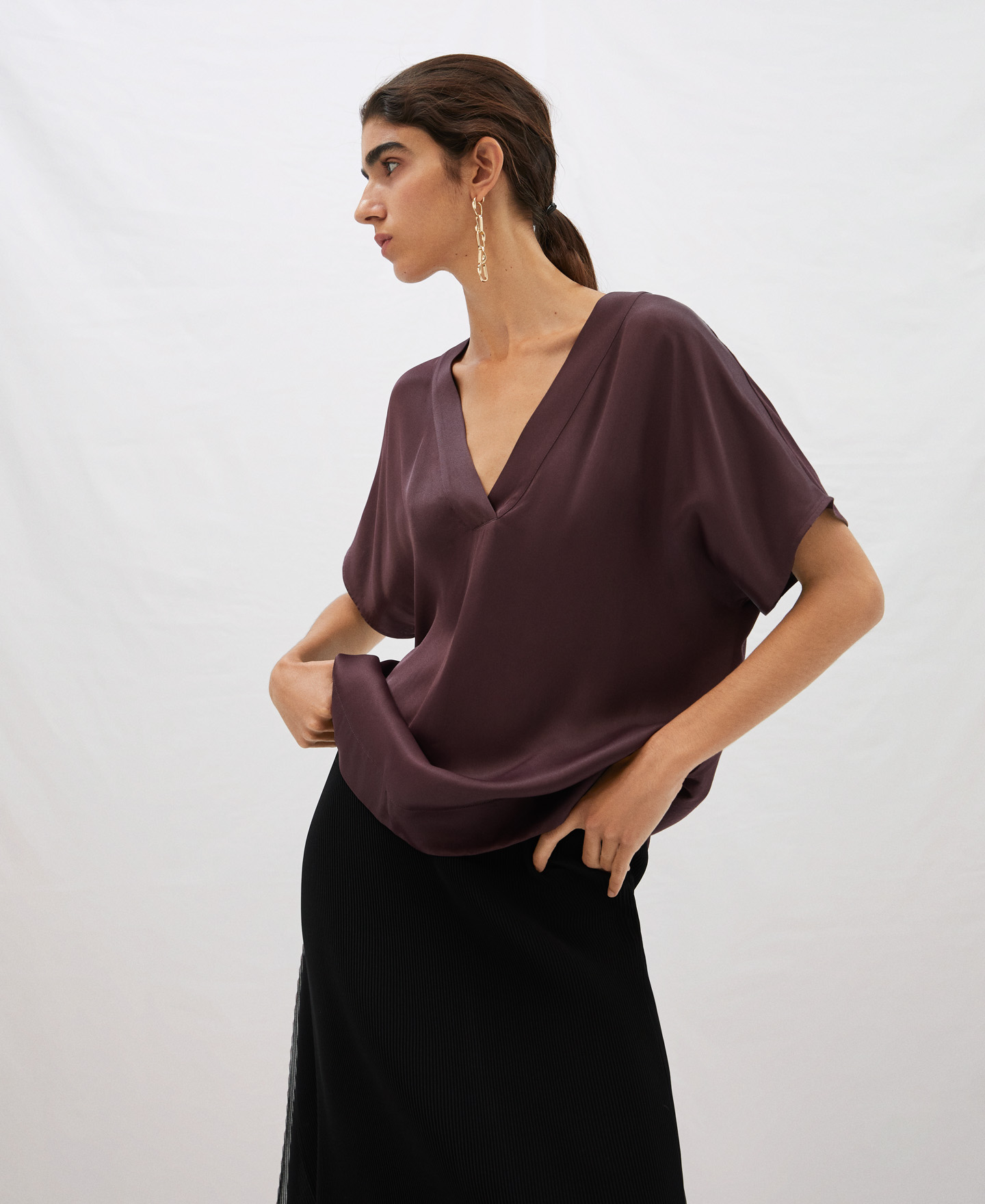 Camiseta escote pico en viscosa image number 0
