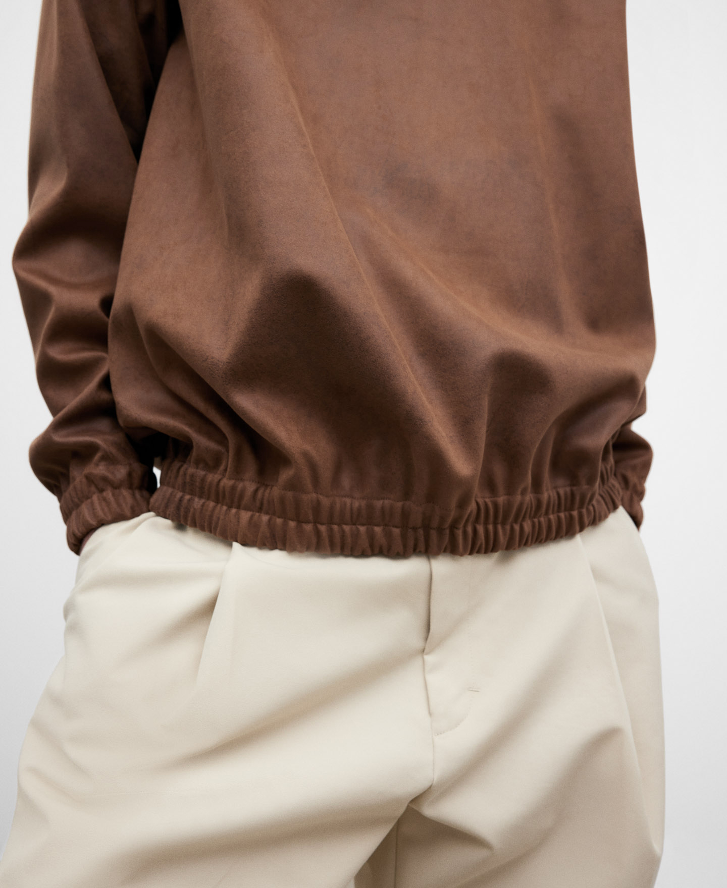 Sudadera marrón con capucha image number 5