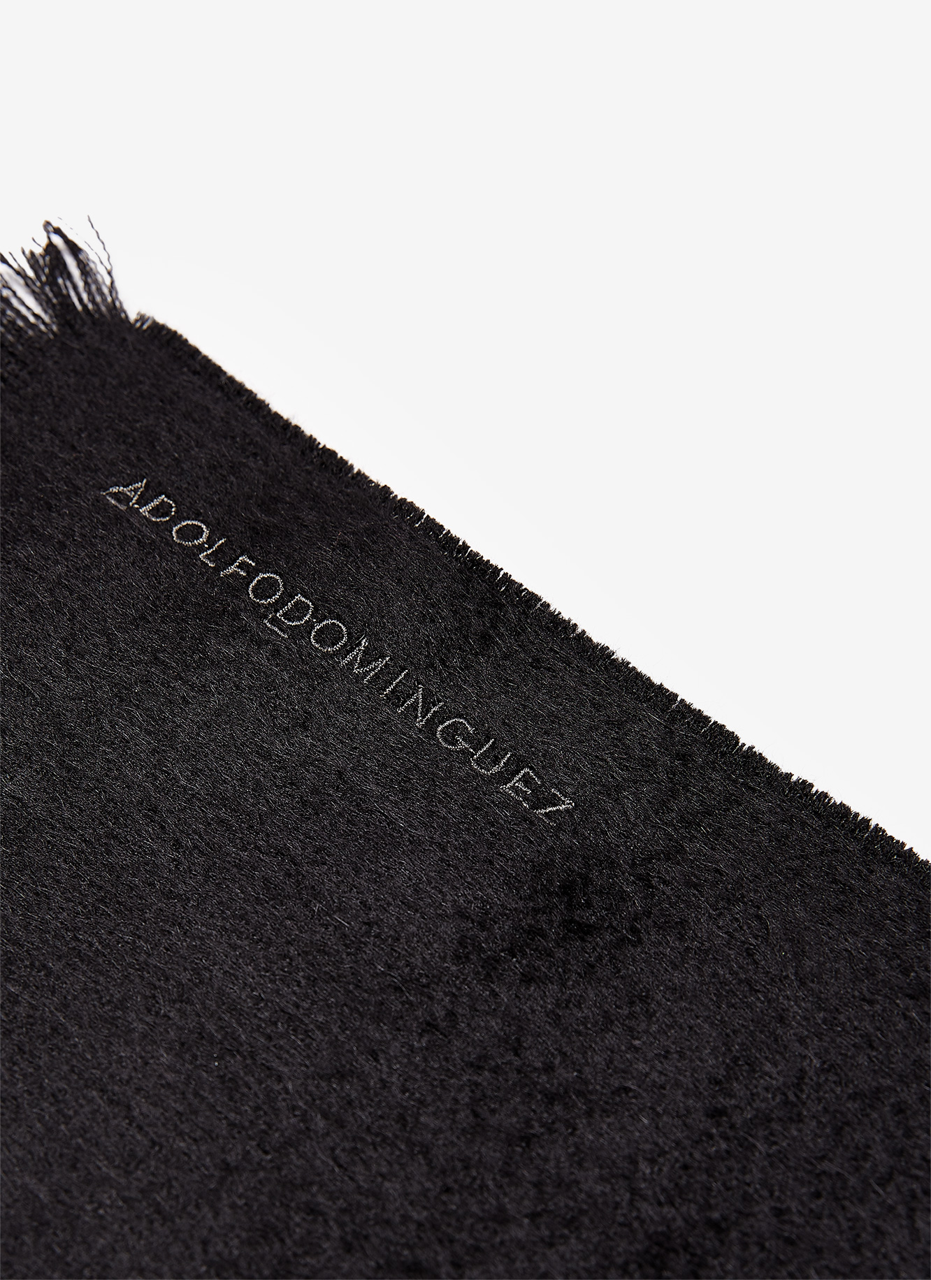 Foulard de alpaca con logo bordado image number 2