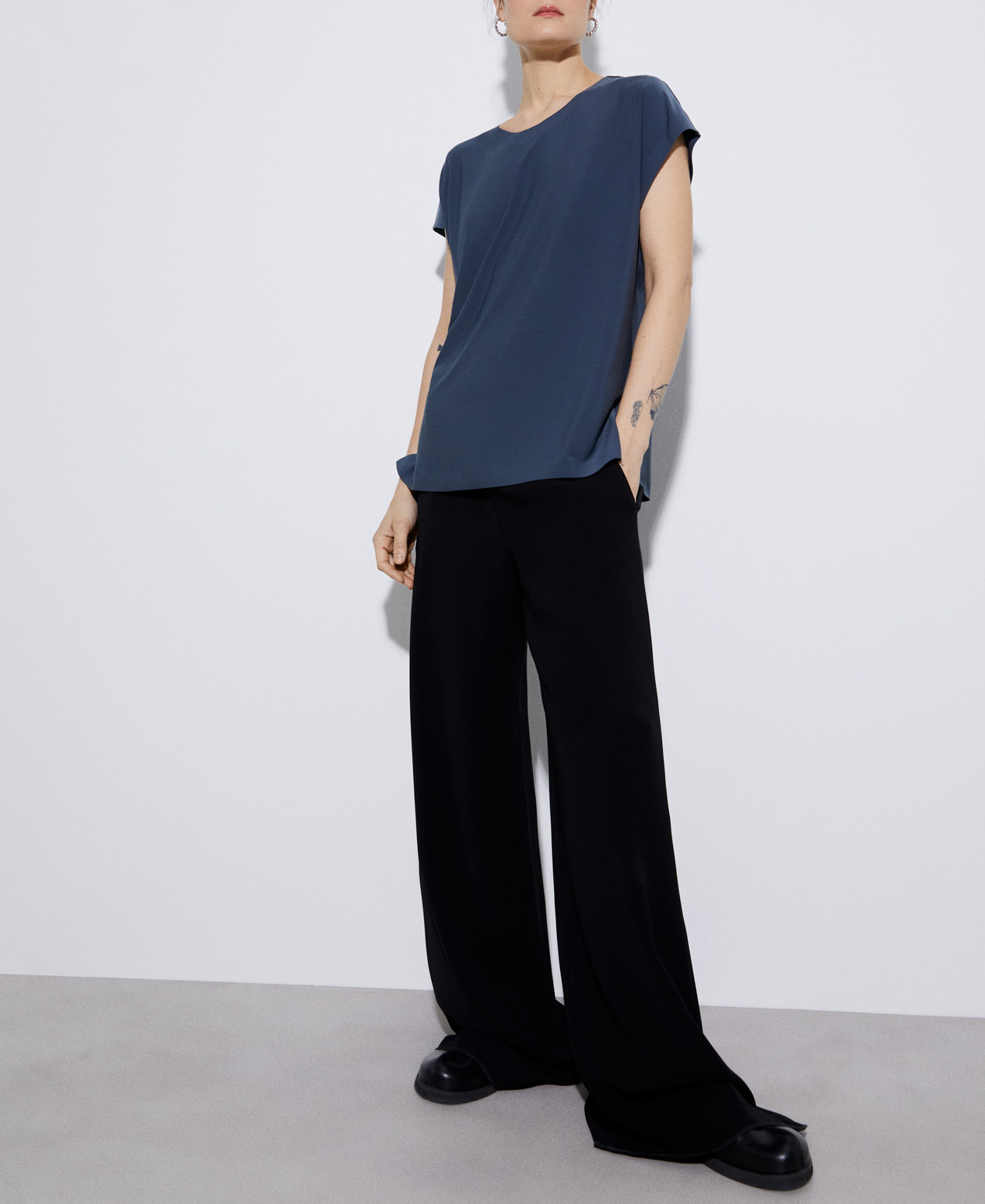 Box neckline t-shirt image number 1