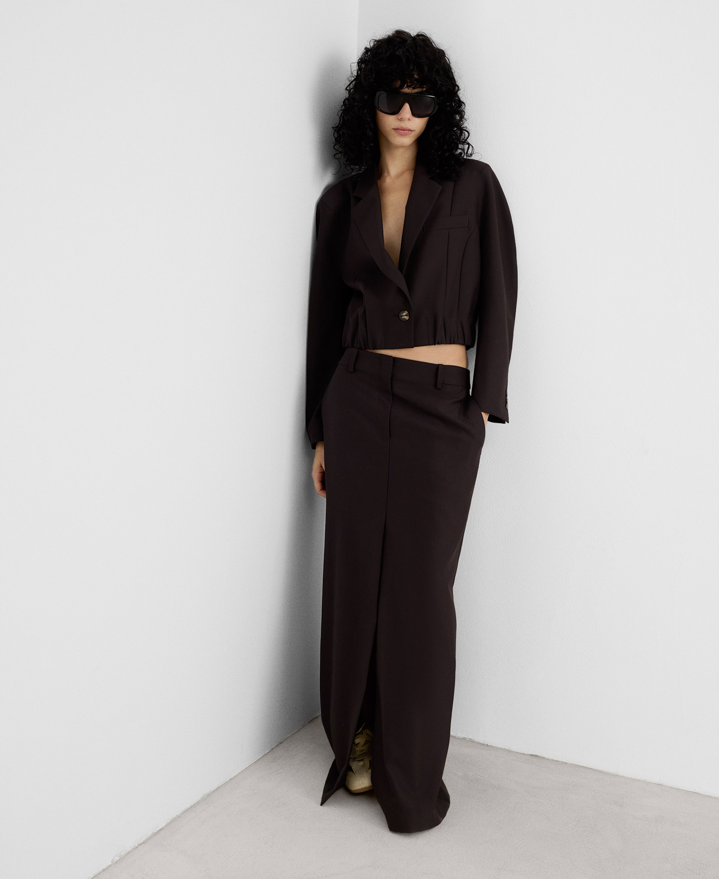 Short tailored blazer with elastic hem image number 5