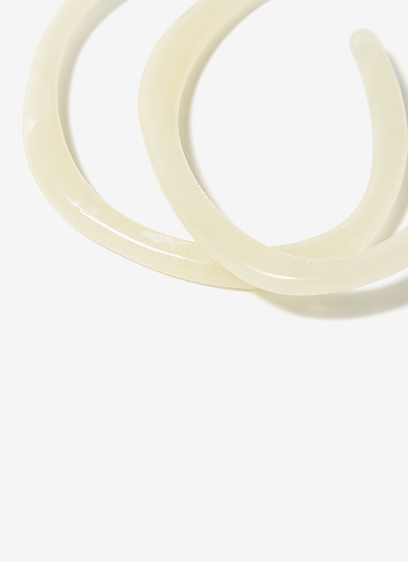 Resin open hoop earrings image number 2