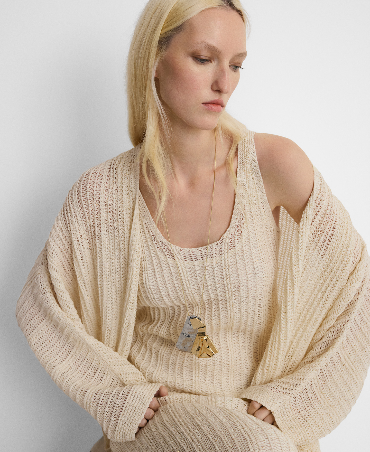 Pleated metal pendant necklace image number 3