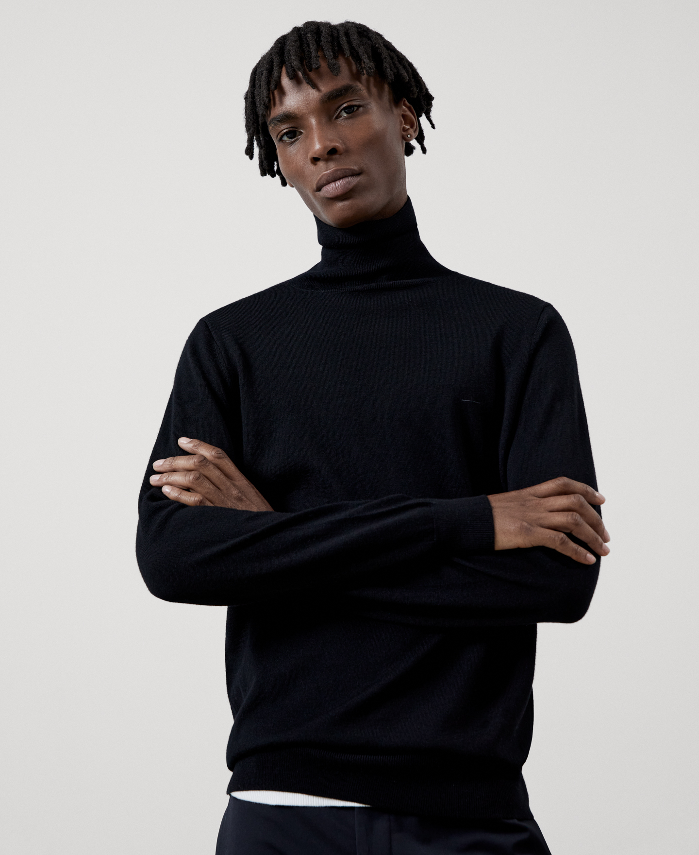 Jersey cuello alto en lana merino image number 0