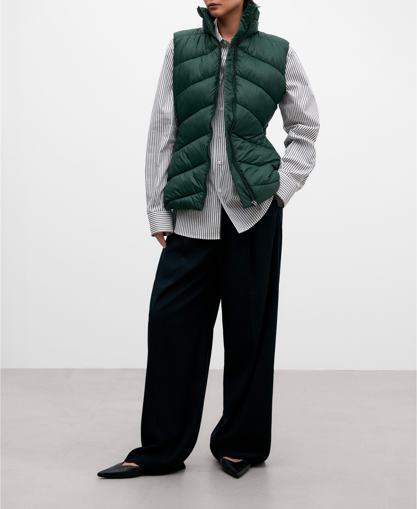 Chaleco acolchado ajustado mujer image number 1