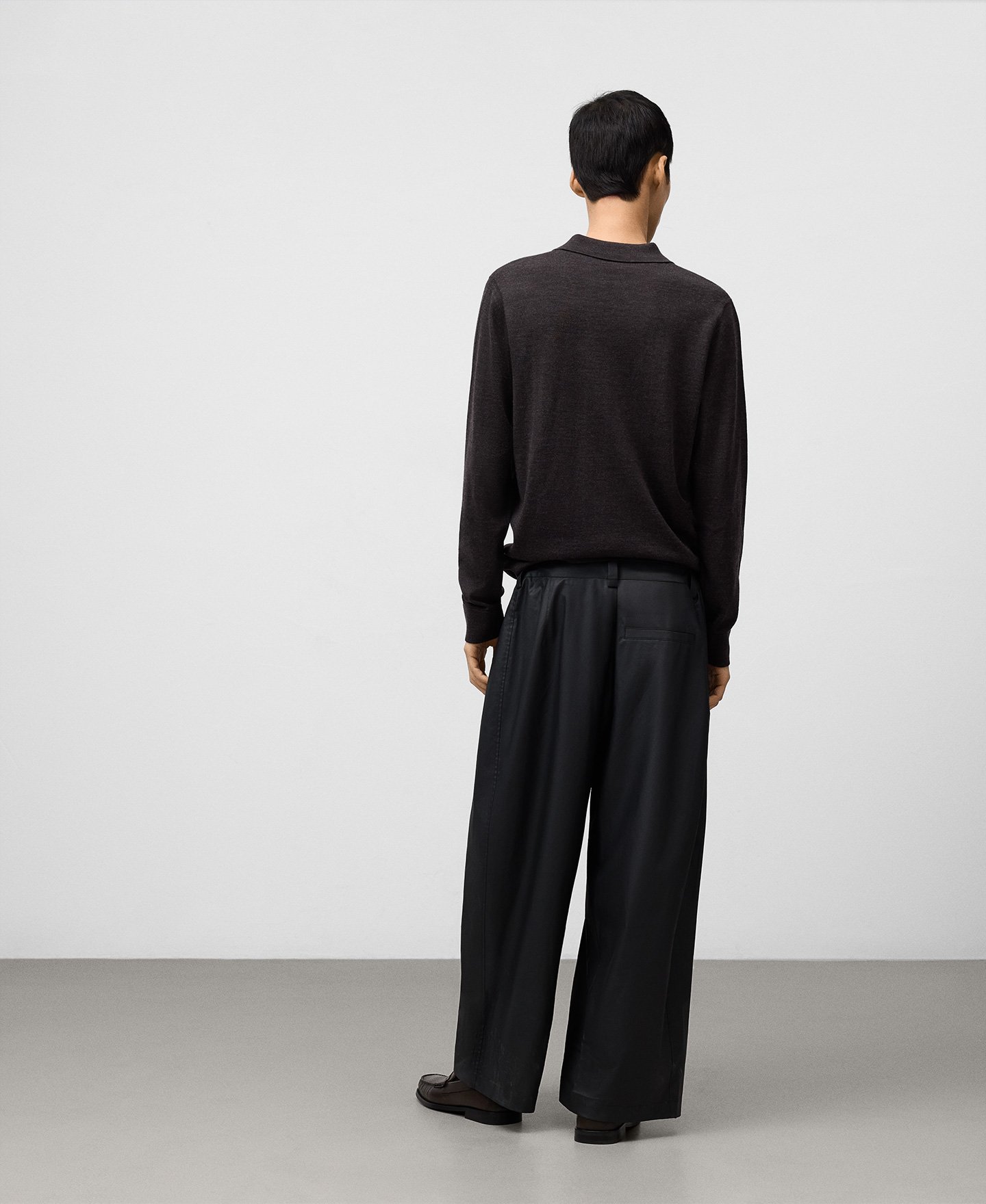 Pantalón barrel fit negro hombre image number 2