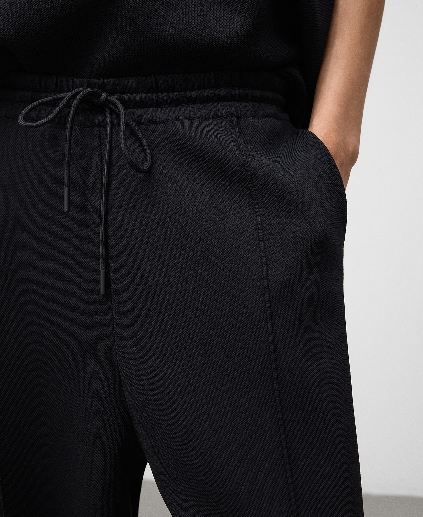 Calças jogger crepe para homem image number 3