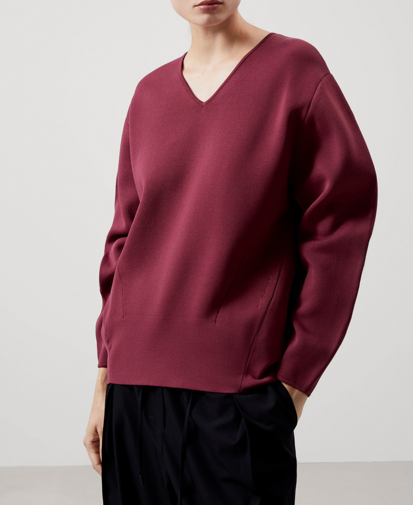 Jersey cuello pico en viscosa y nailon image number 0