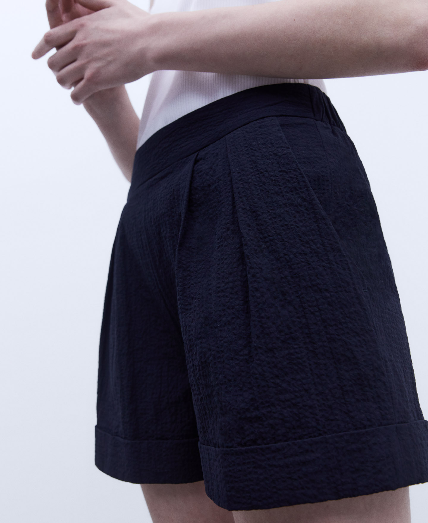 Bermuda short hem image number 3
