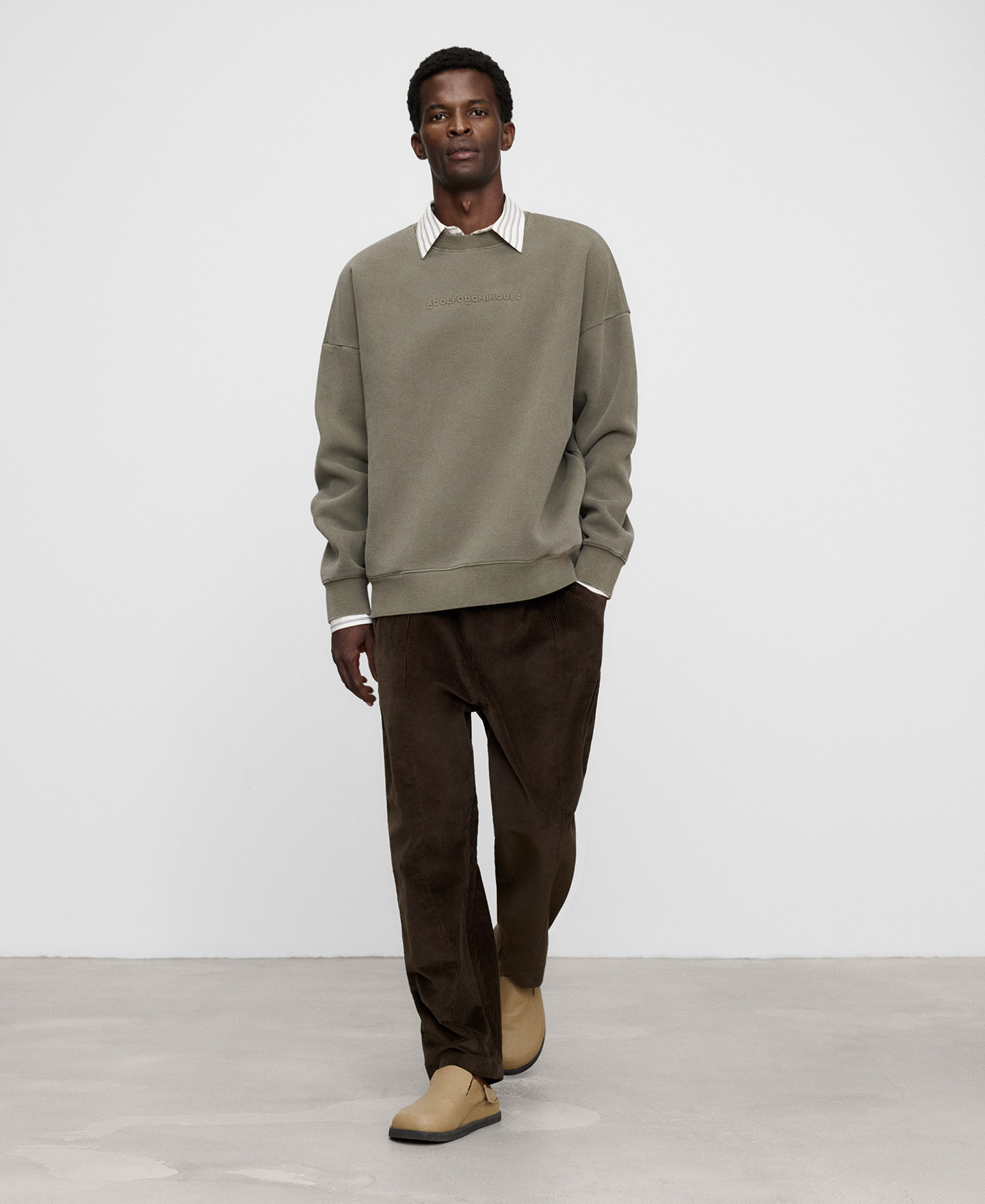 Relaxed fit washed-effect sweatshirt image number 1