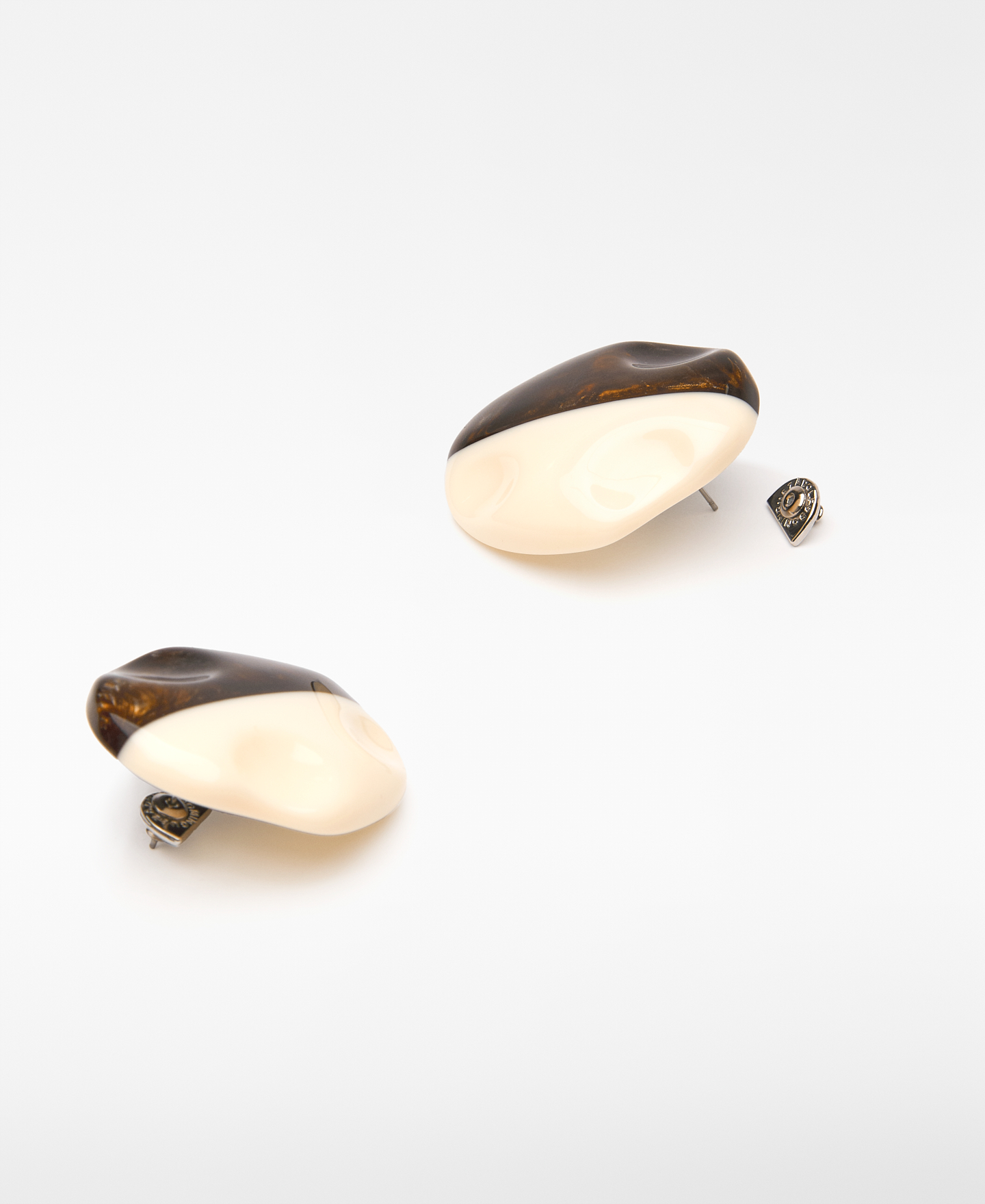 Two-tone resin earrings woman image number 2