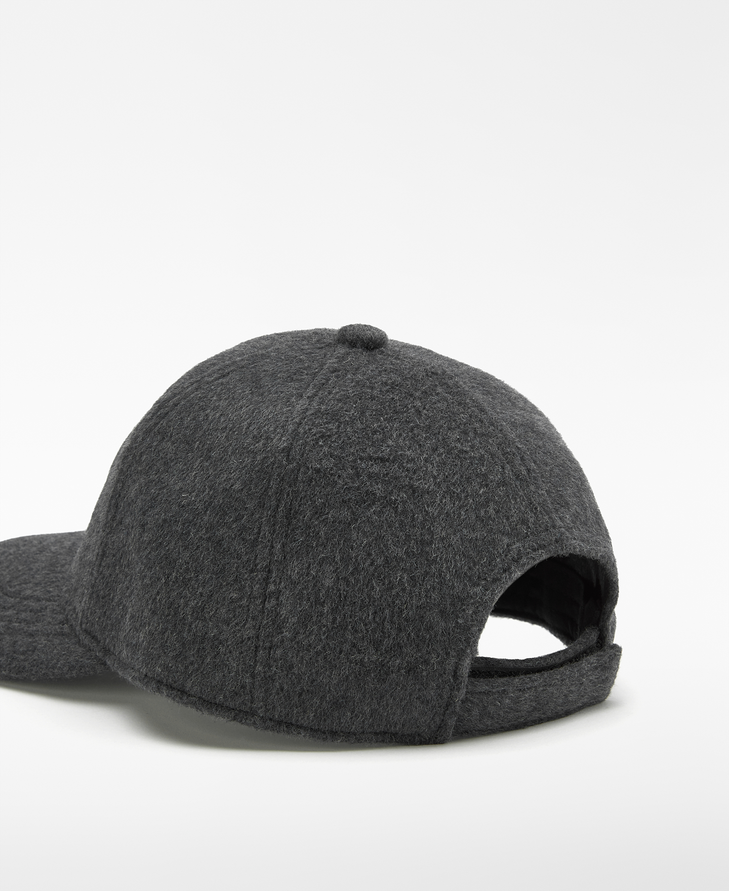 Gorra logo bordado con lana image number 2