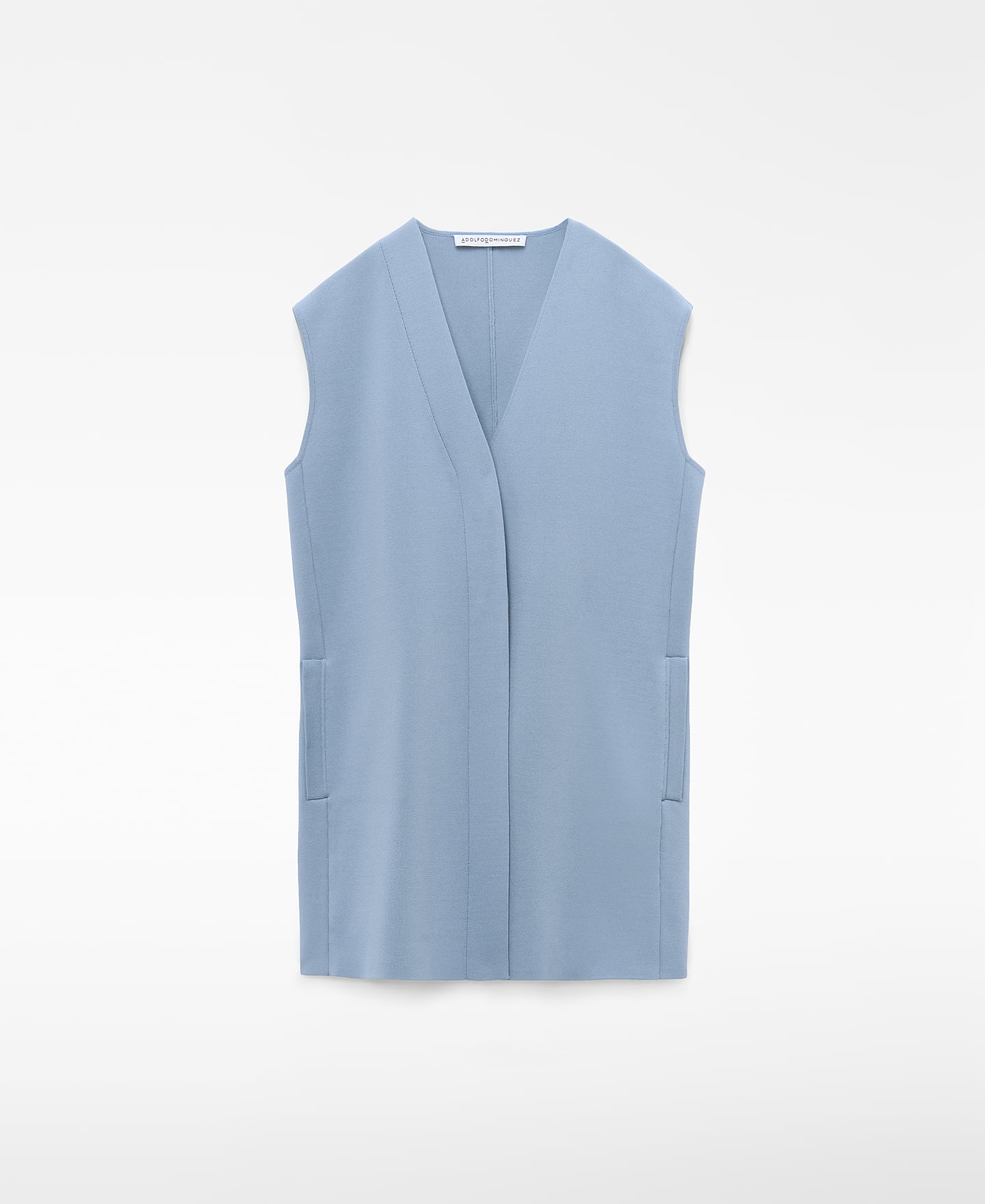 Semi-fitted knit vest image number 4