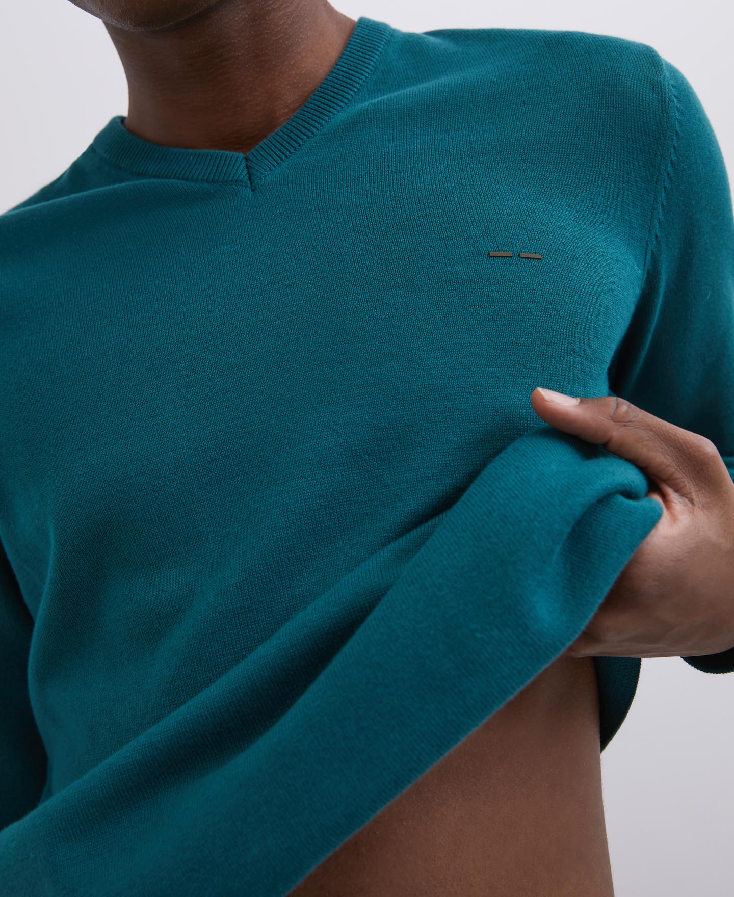 Jersey cuello pico en algodón image number 2