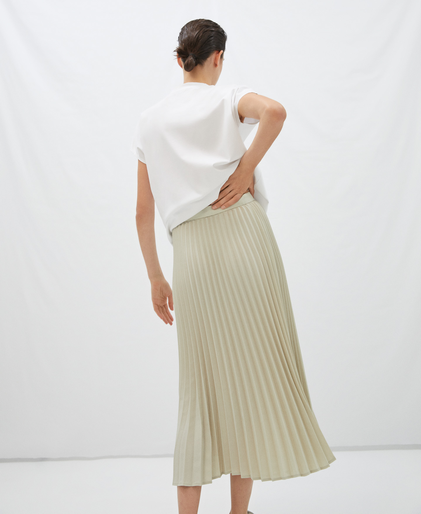Pleated midi skirt image number 2