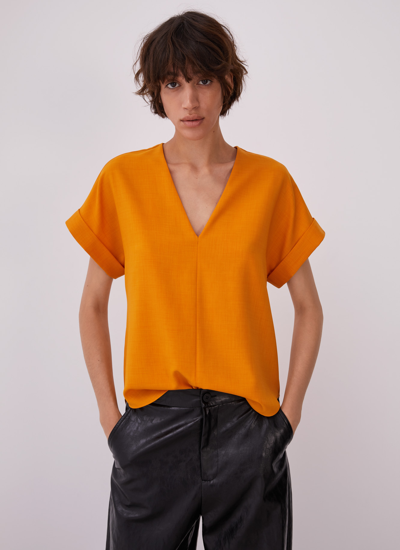 Short sleeve shirt with volume image number 0
