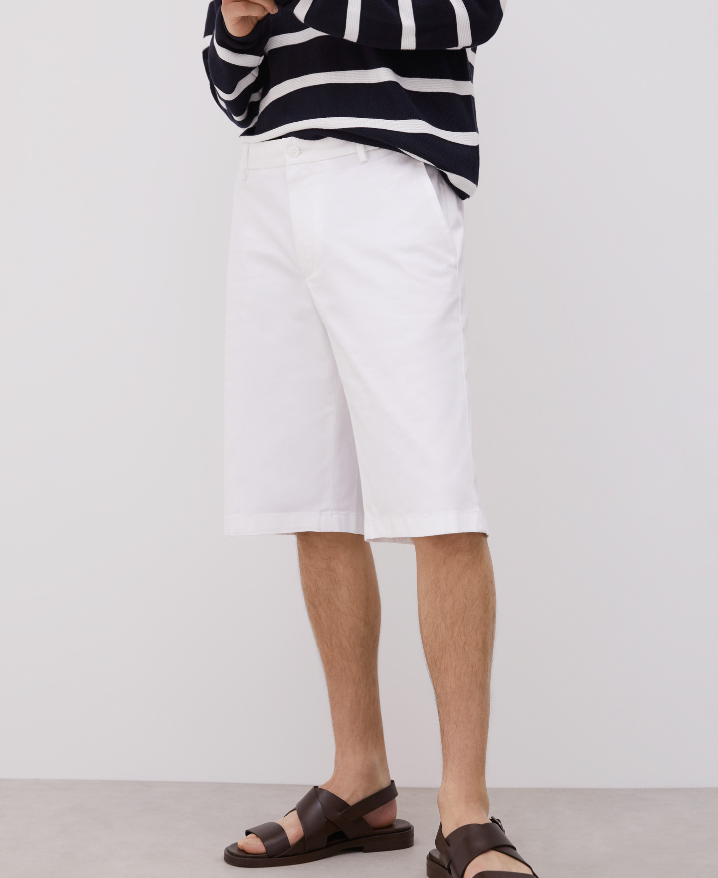 White shorts in organic cotton image number 1
