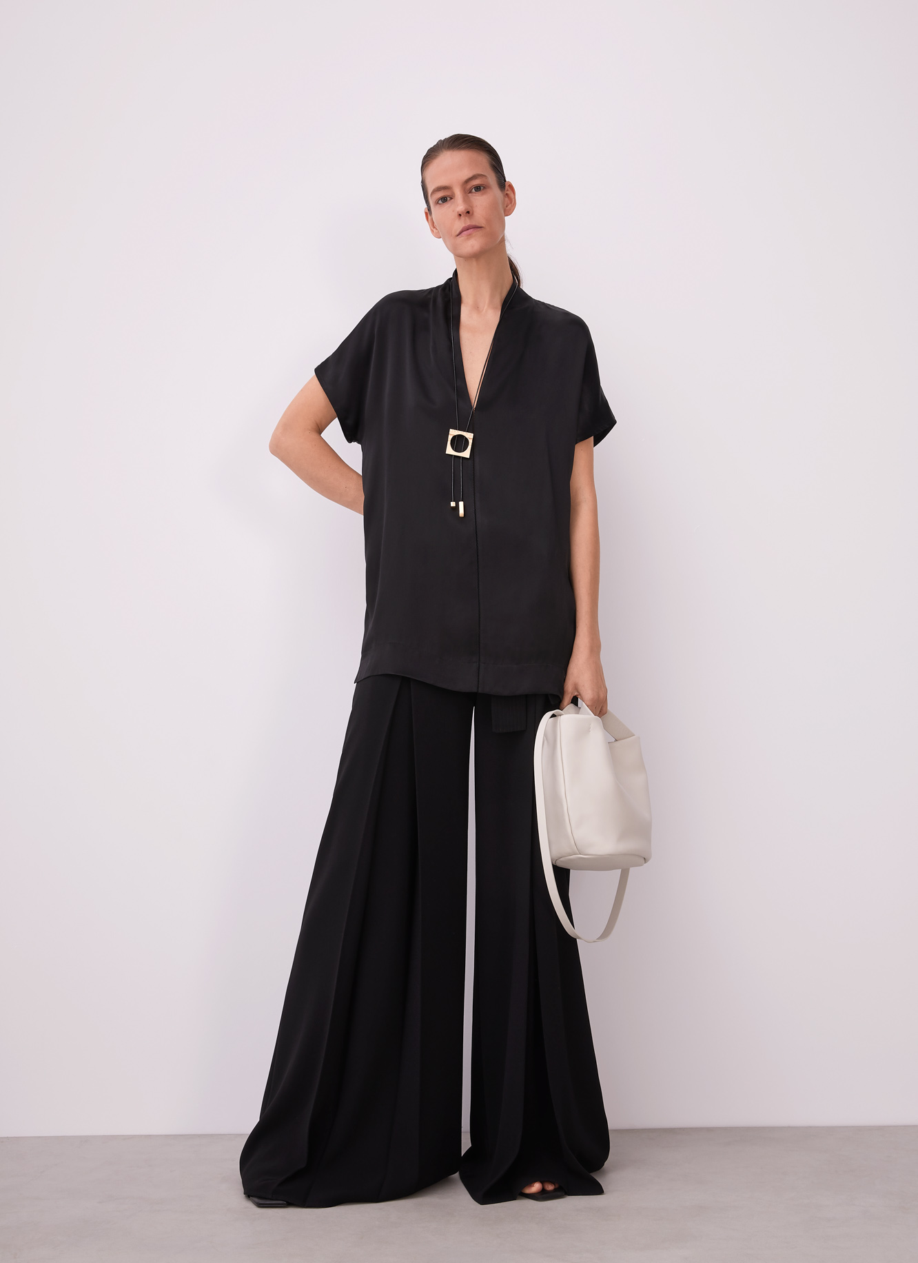 Satin viscose t-shirt image number 4