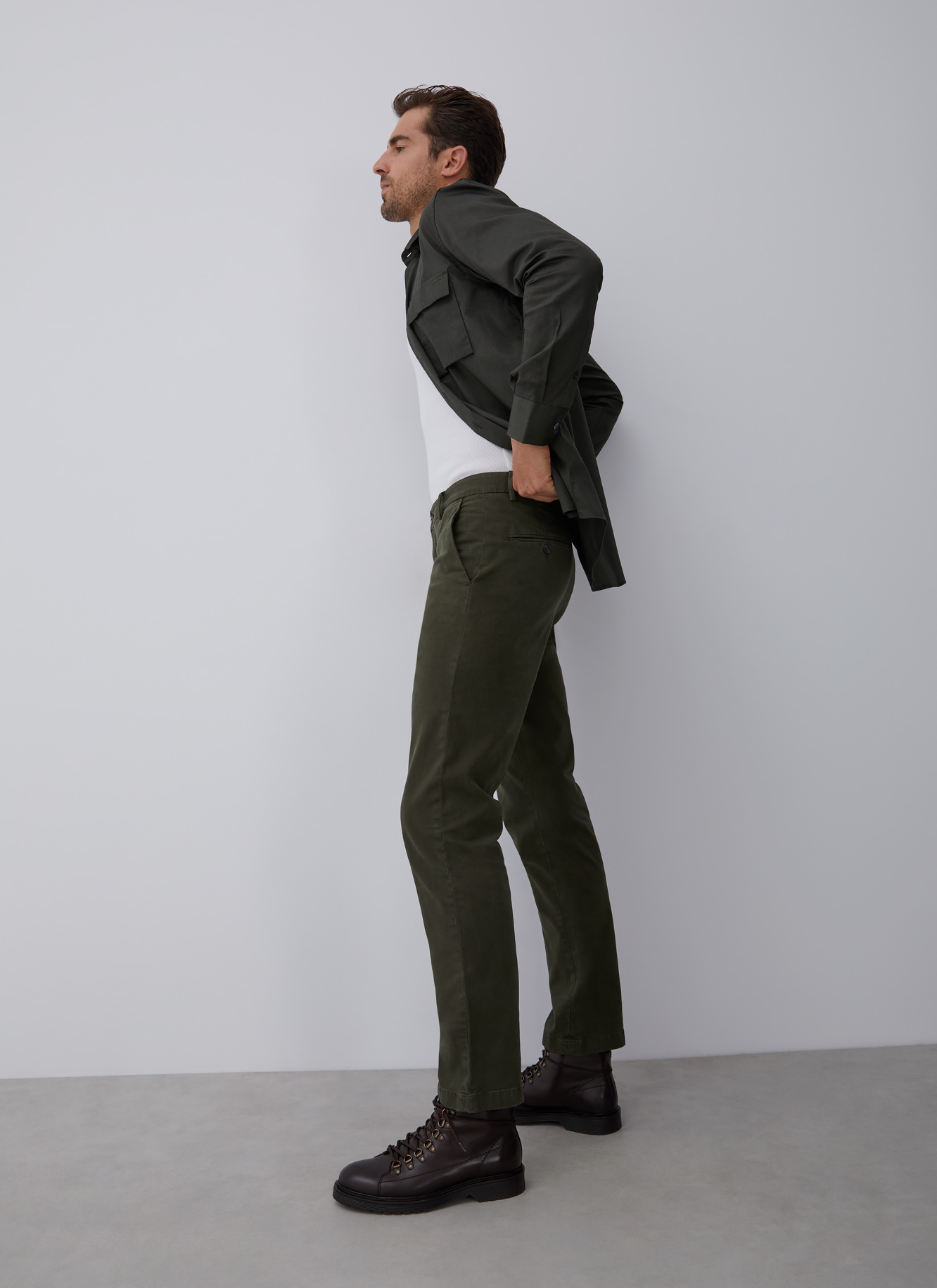 Elastic cotton chino trousers image number 4