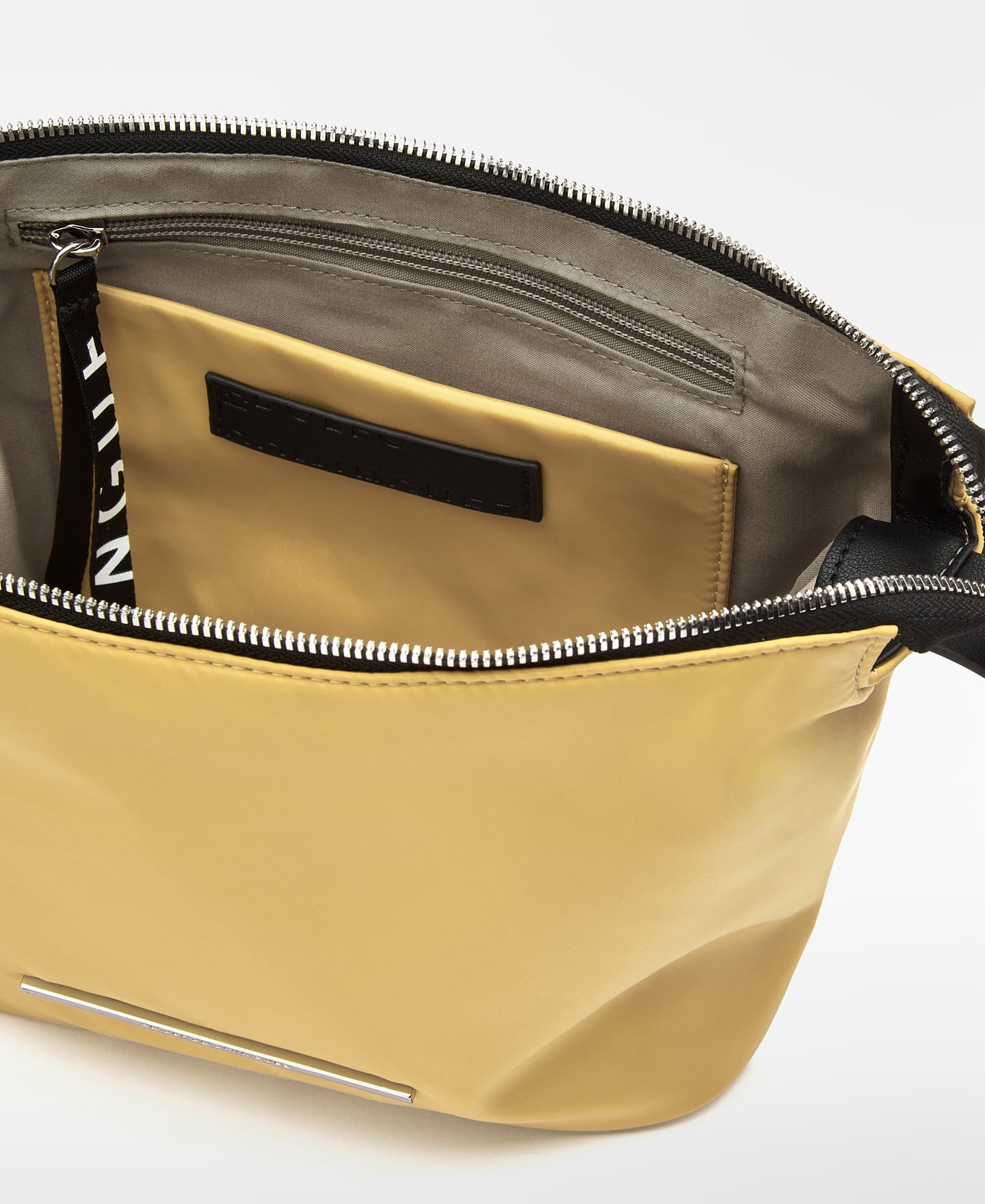 Ori&oacute;n nylon small crossbody image number 3