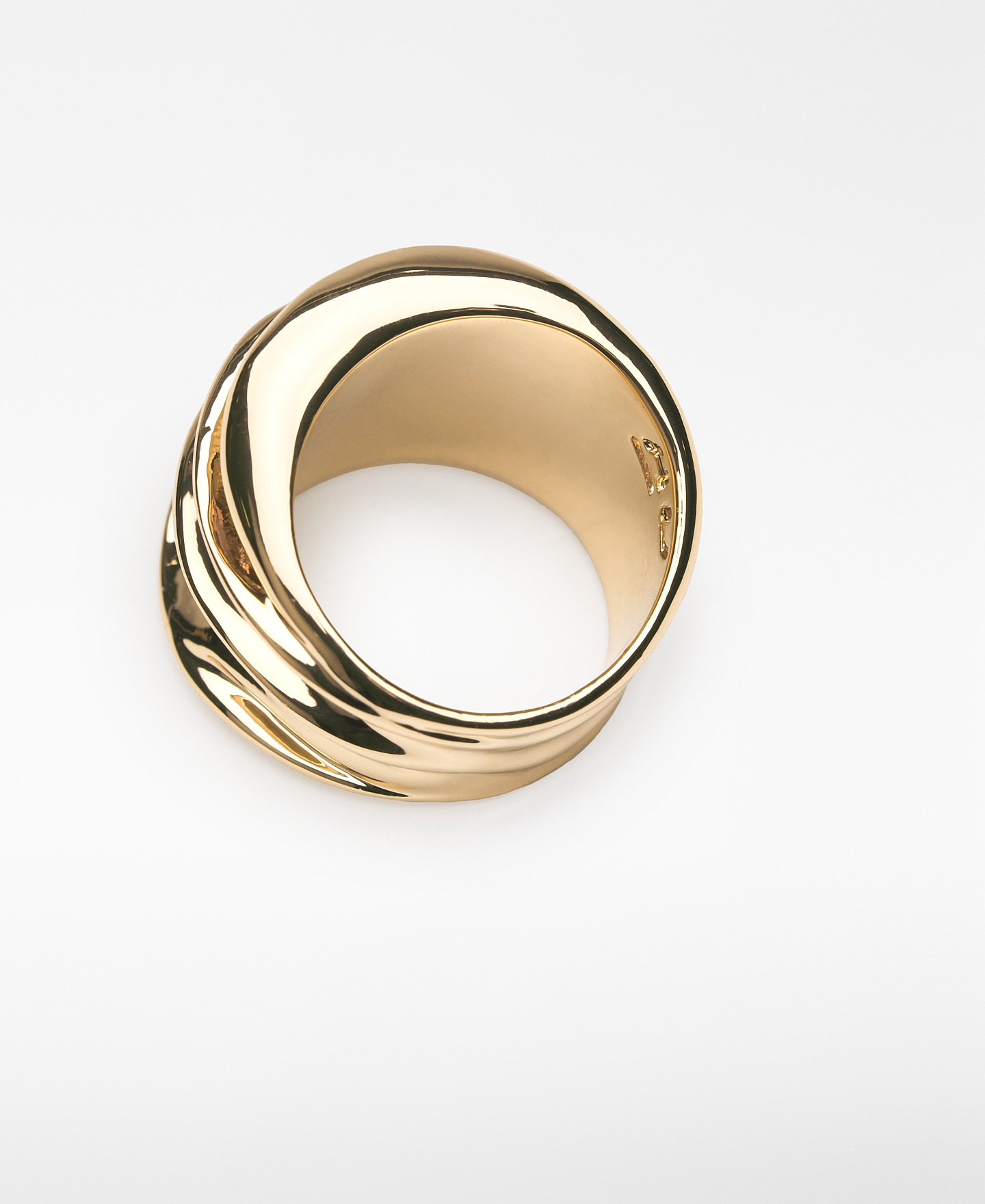 Anillo metálico ancho con perla mujer image number 1