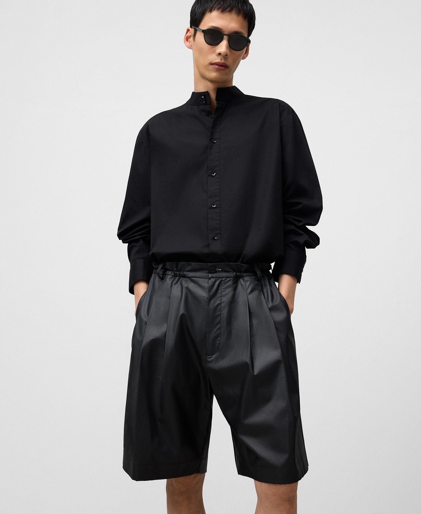 Bermuda negra relaxed fit hombre image number 3