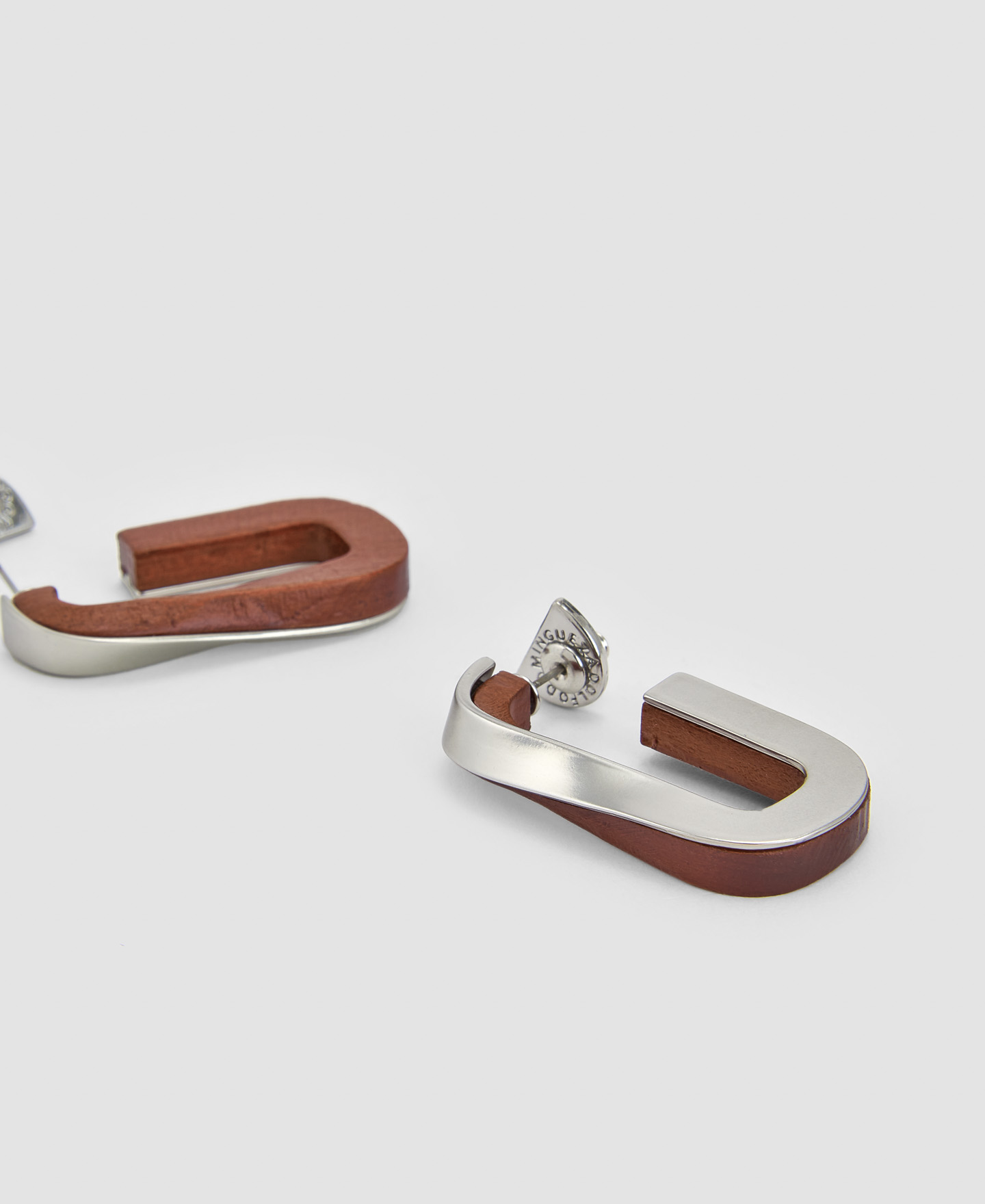 Zinc and wood Twist earring image number 2