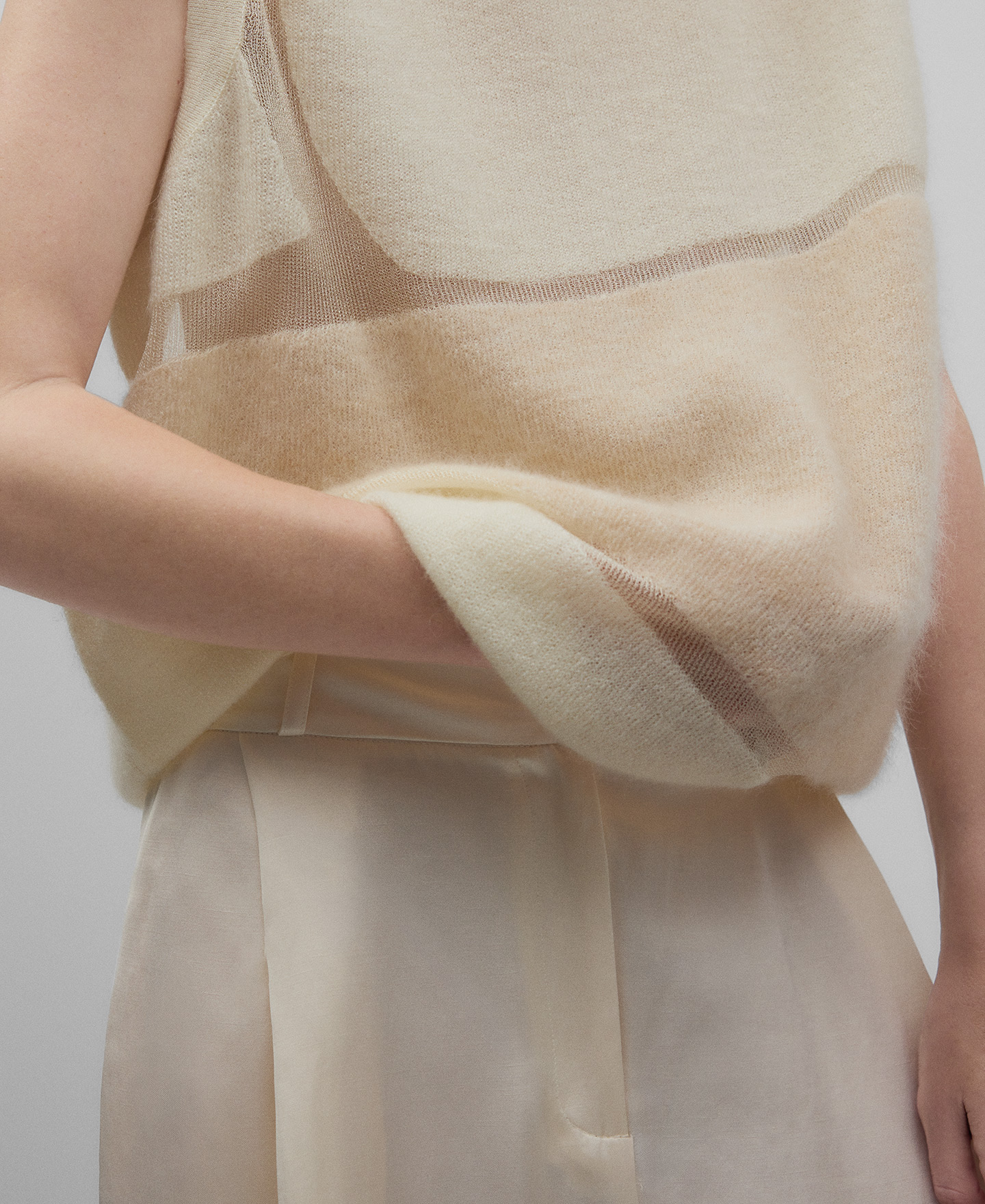 Chaleco punto con transparencias mujer image number 3