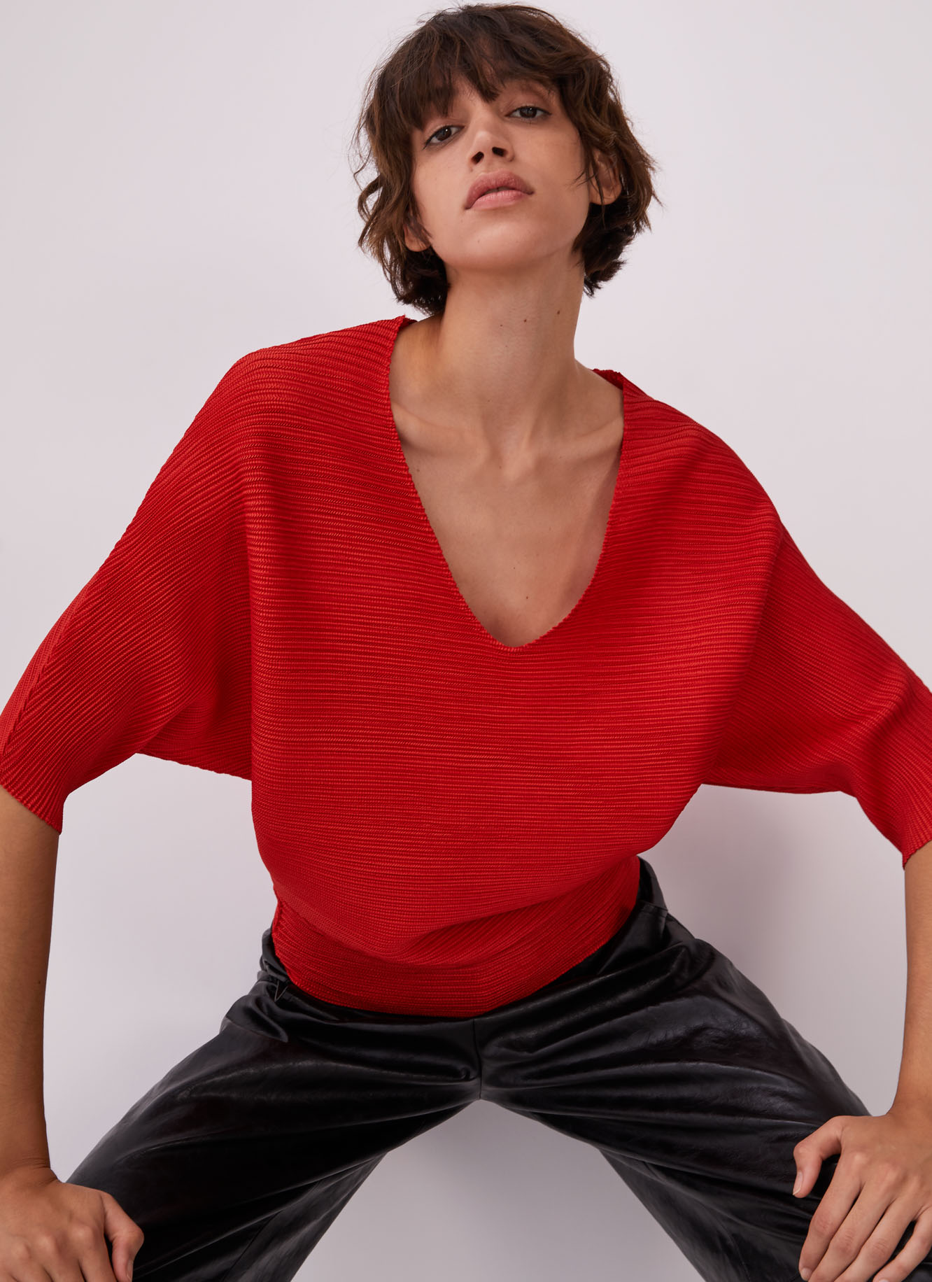 Crinkle sweatshirt with v-neckline image number 0