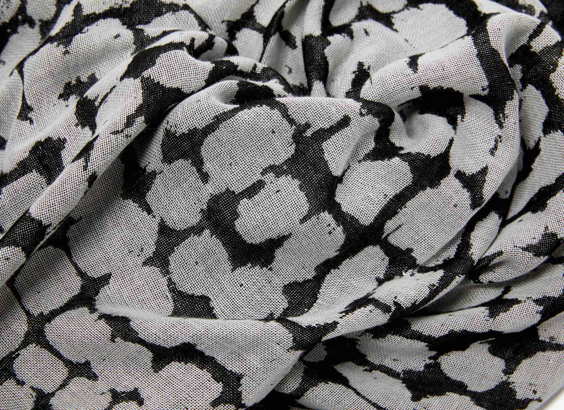 Viscose and modal jacquard foulard image number 2