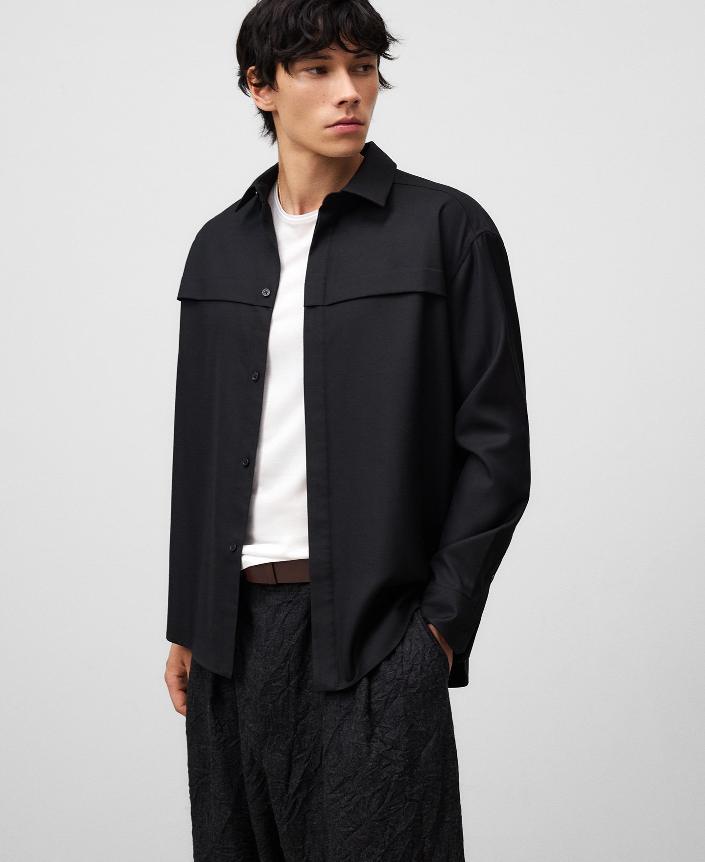 Shirt with horizontal pleat man image number 0