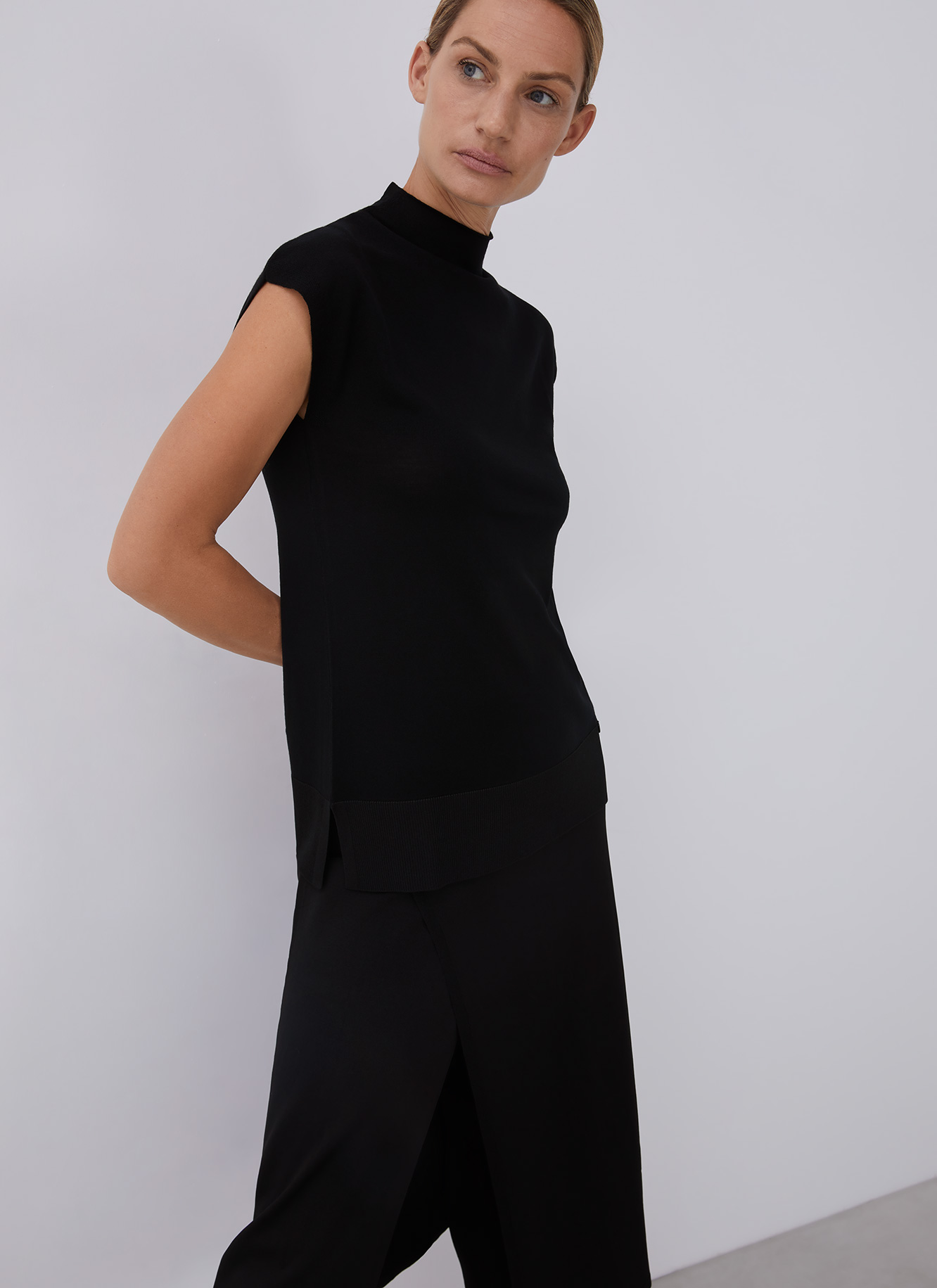 Merino wool short sleeve sweater image number 4