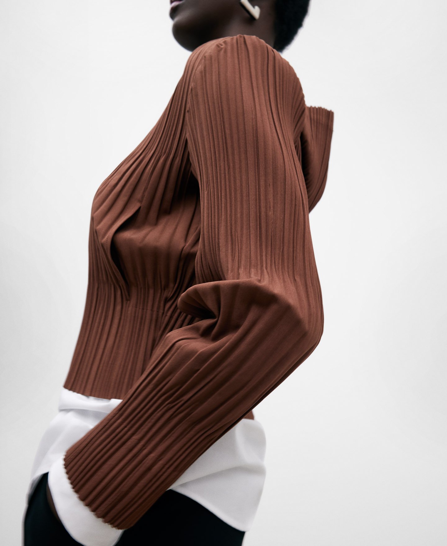 Brown short crinkle sweatshirt woman image number 2