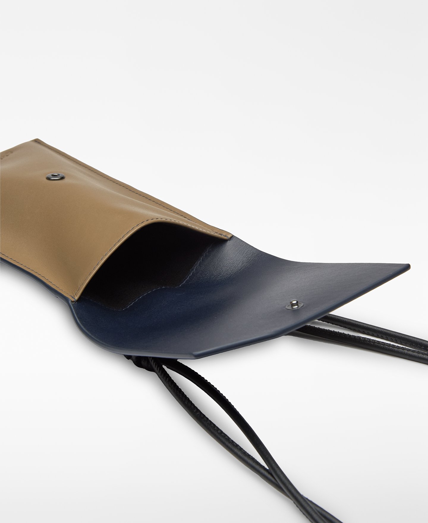 Two-tone leather mobile phone holder man image number 2