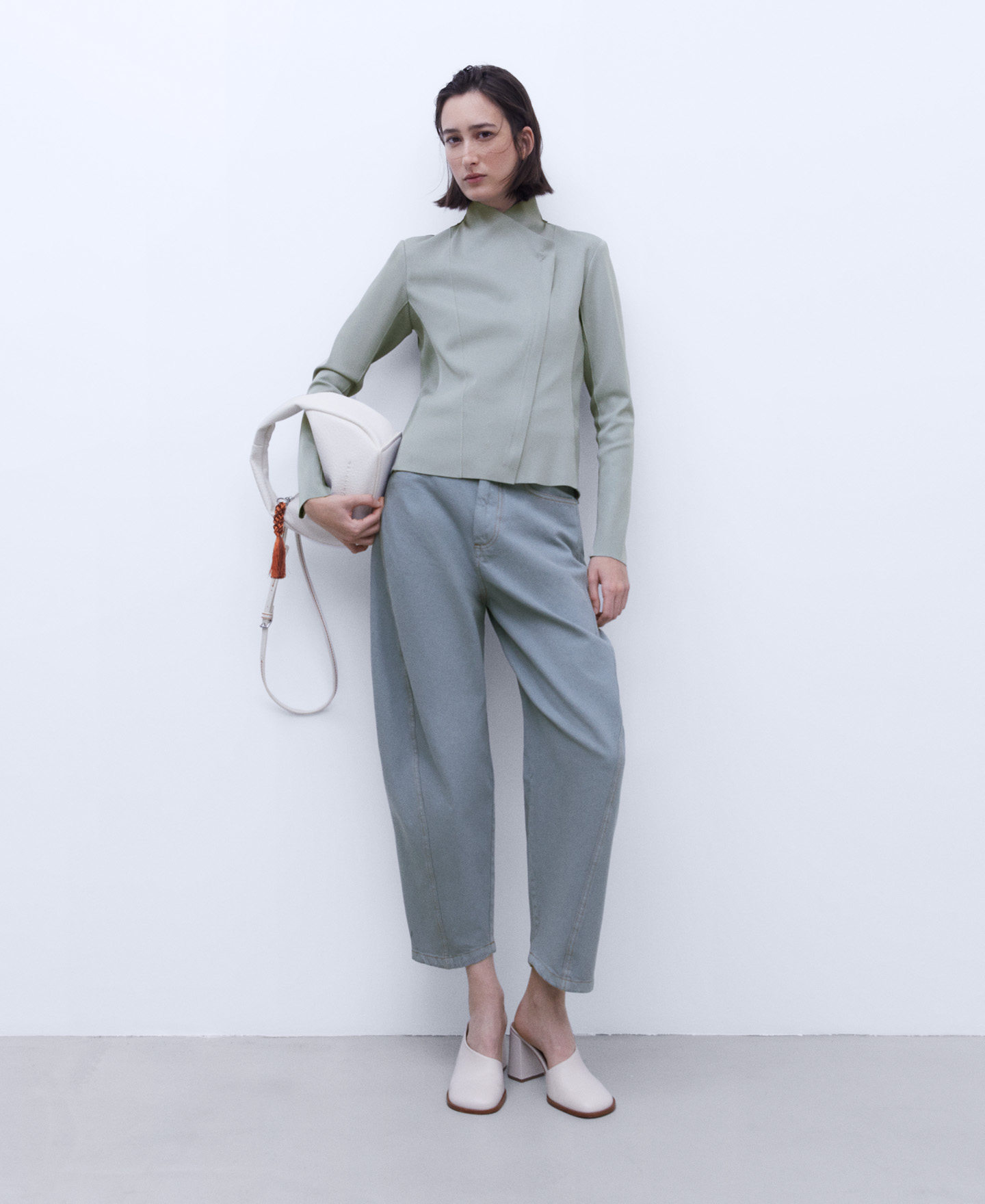 Cotton banana fit jeans image number 1