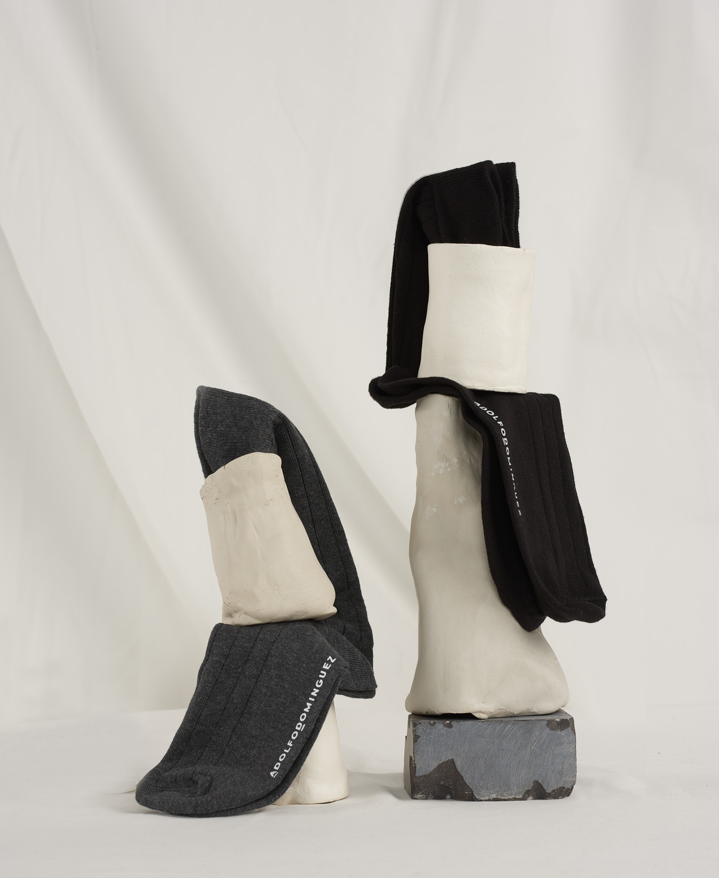 Keep your feet warm gray and black pack image number 0