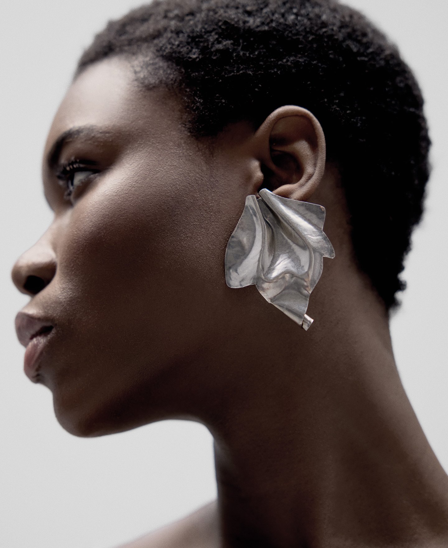 Pendientes grandes relieve mujer image number 4