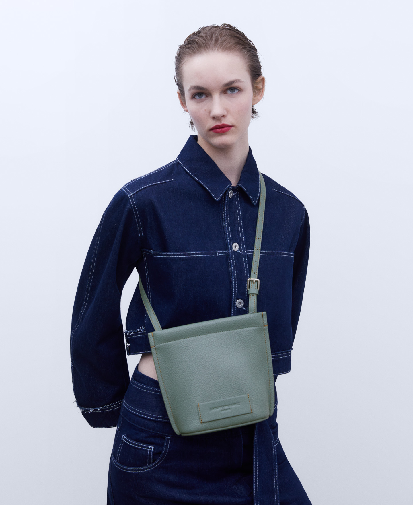 Grain textured small shoulder bag image number 5