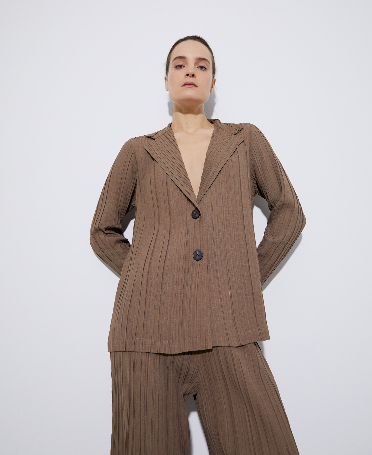 Crinkle blazer with button fastening image number 0