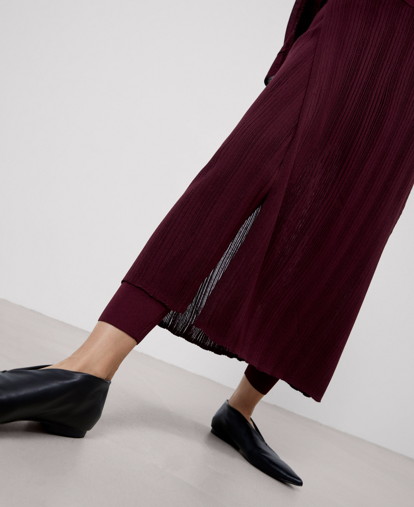 Pleated viscose skirt with leggings image number 3